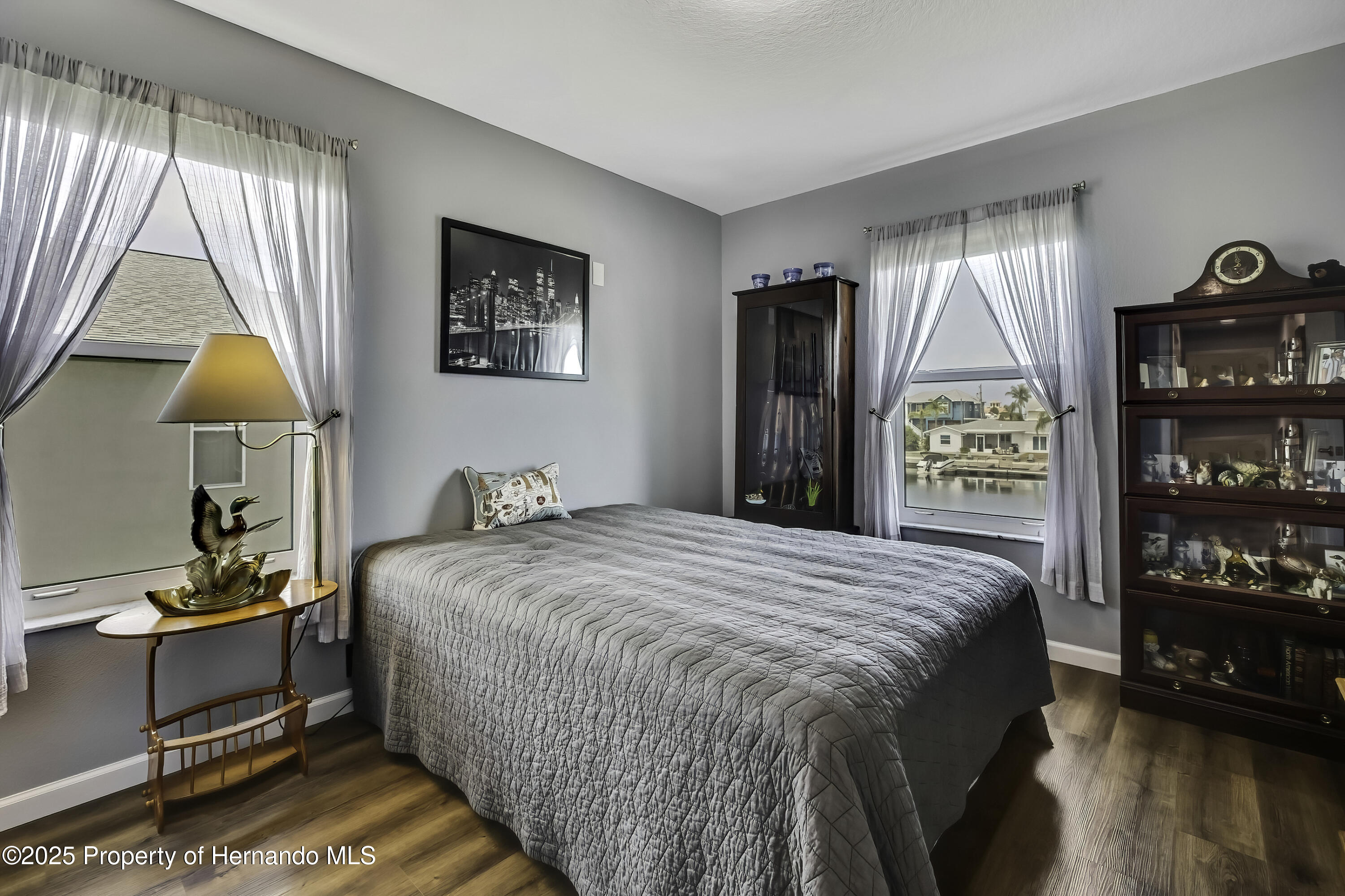 Listing images