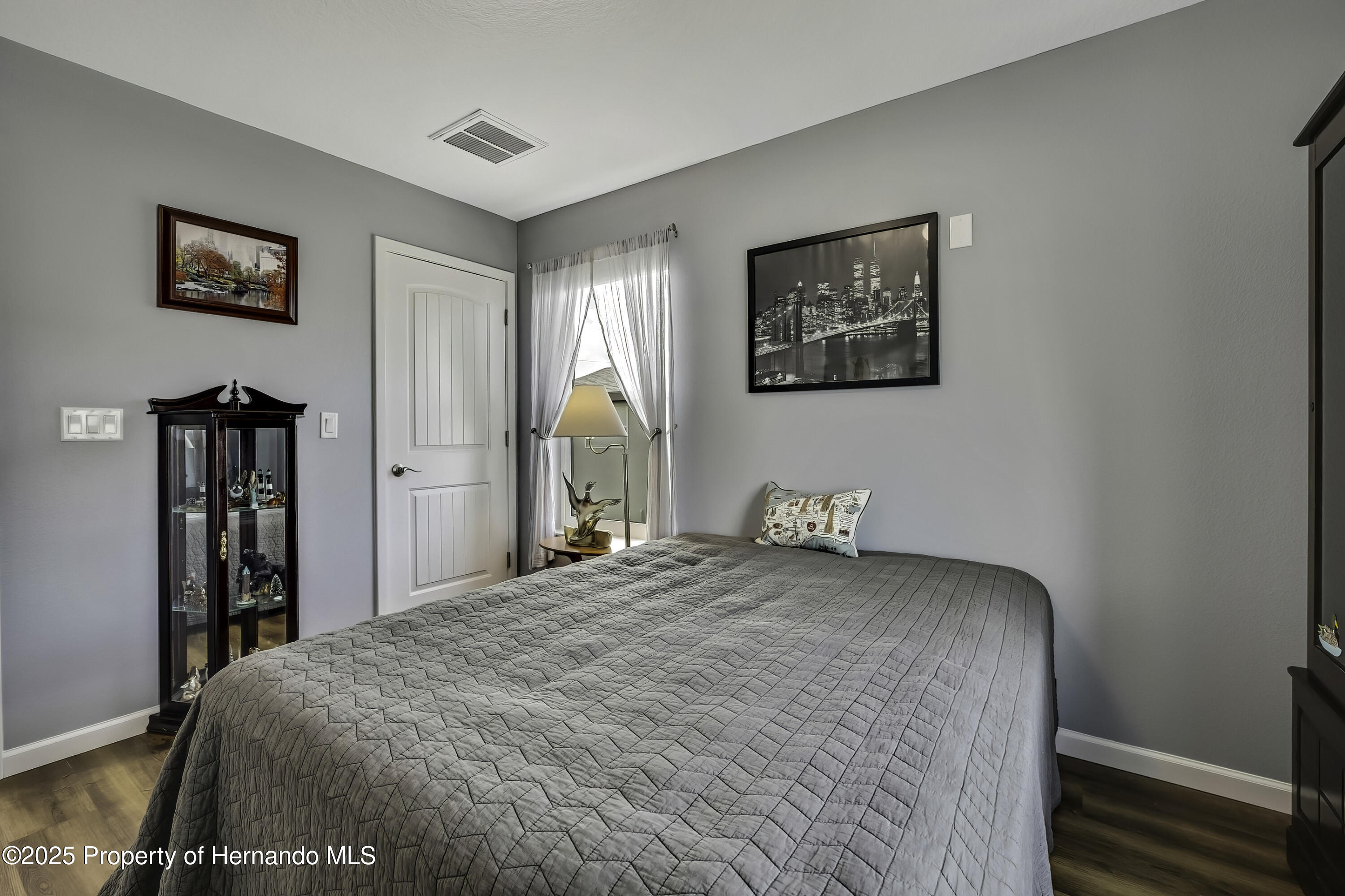 Listing images