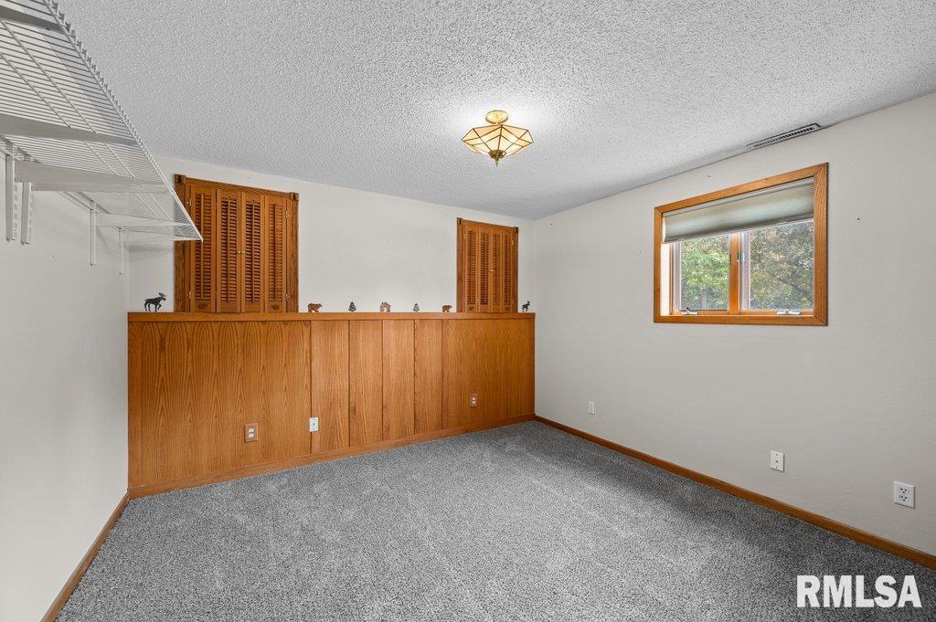 Listing images