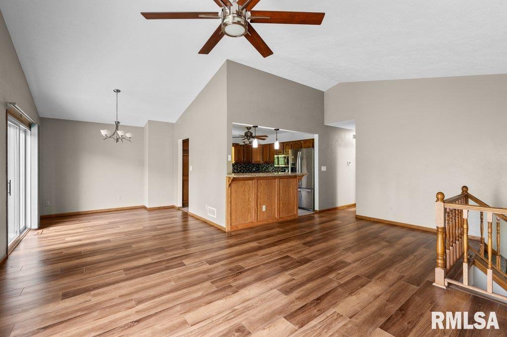 Listing images
