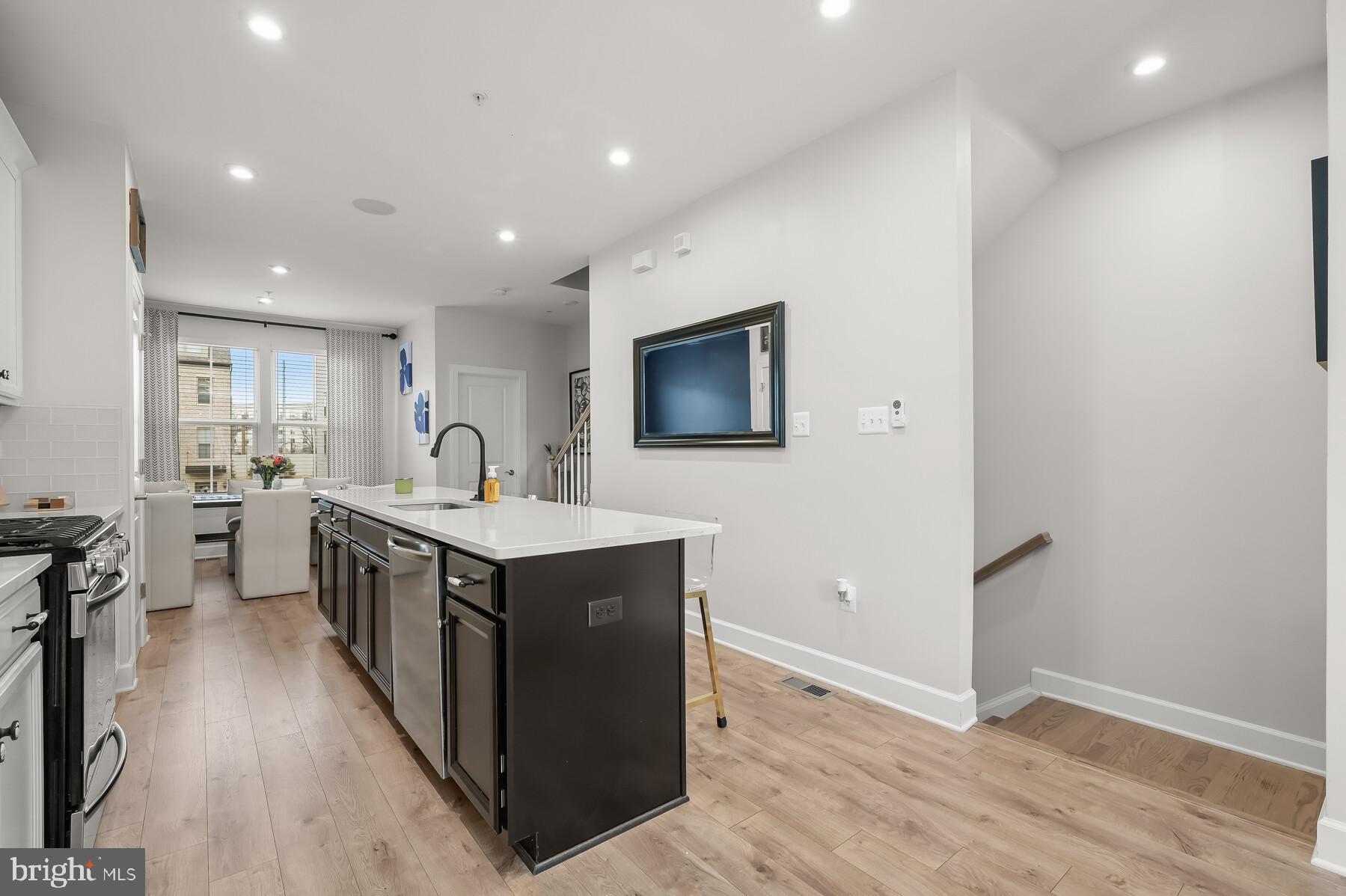 Listing images