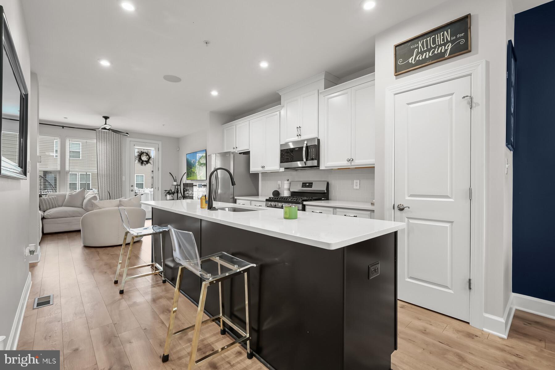 Listing images