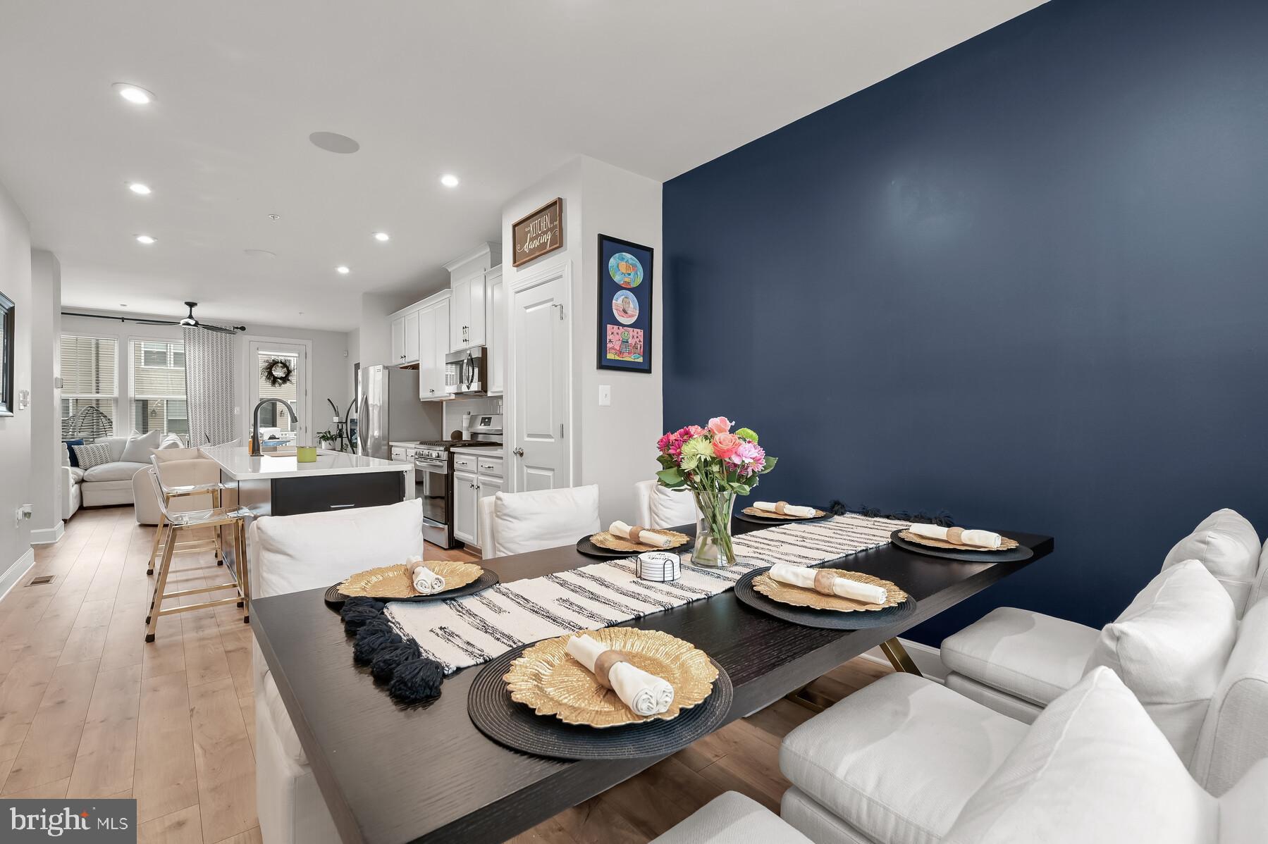 Listing images