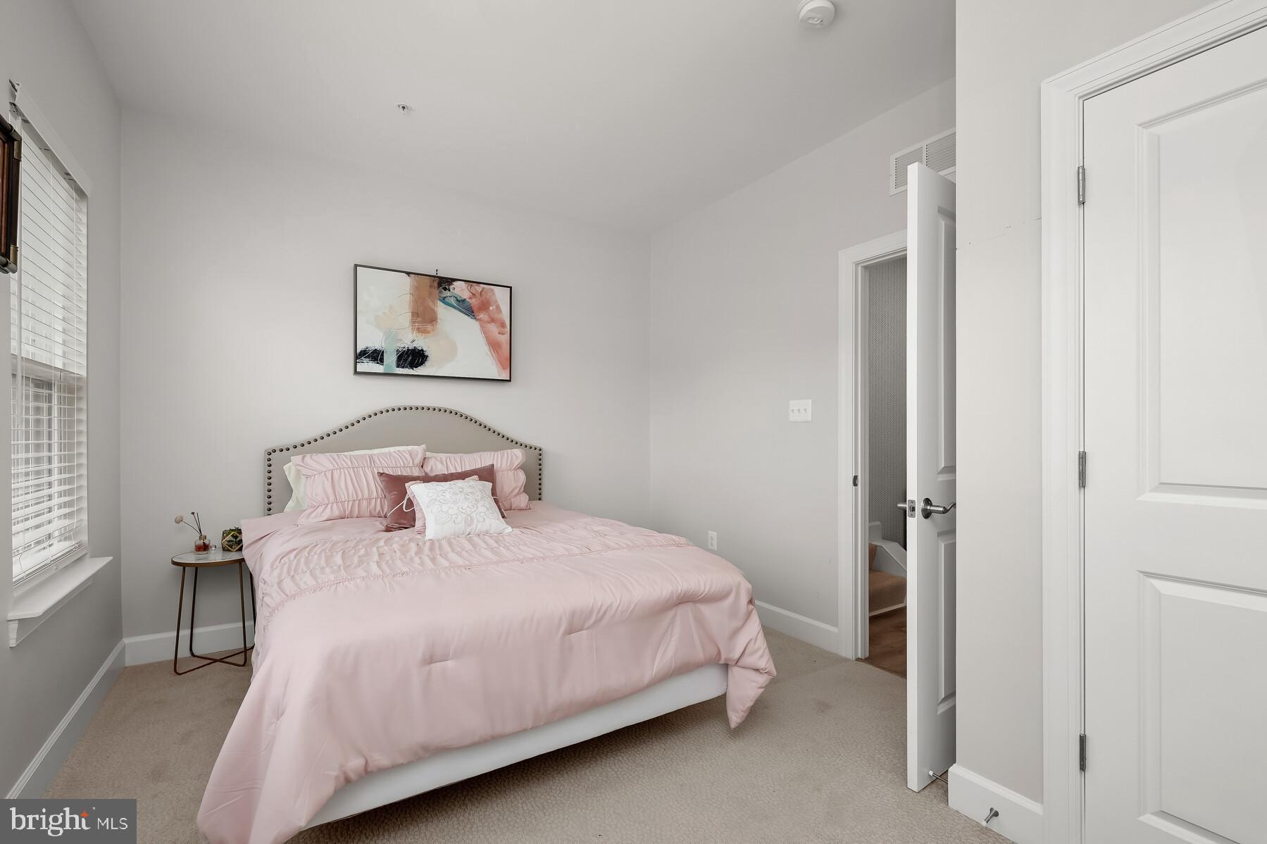 Listing images