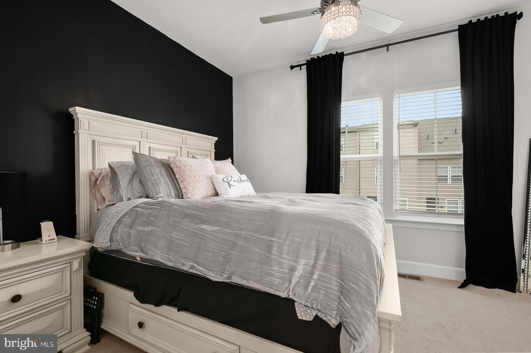 Listing images