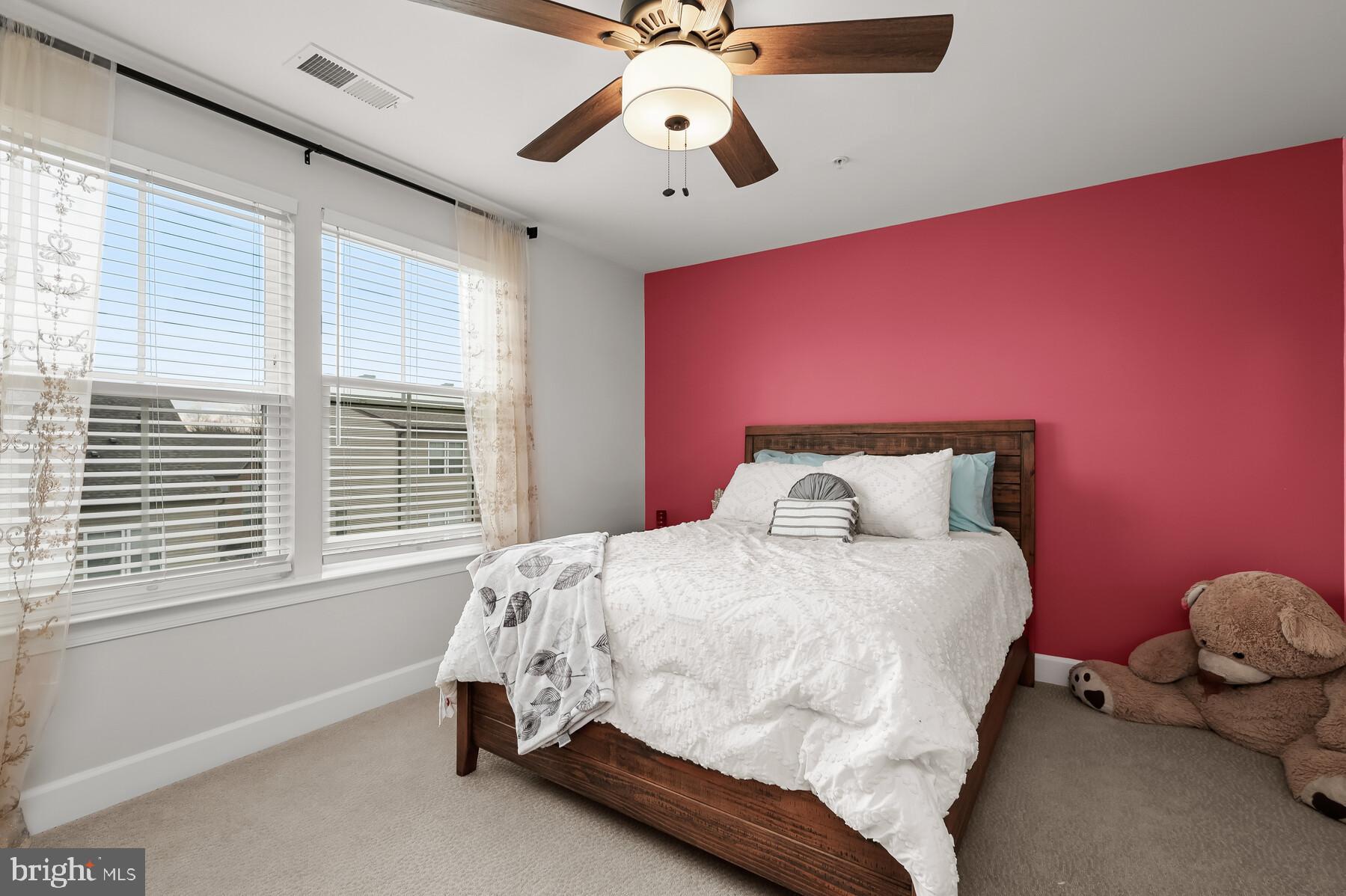 Listing images