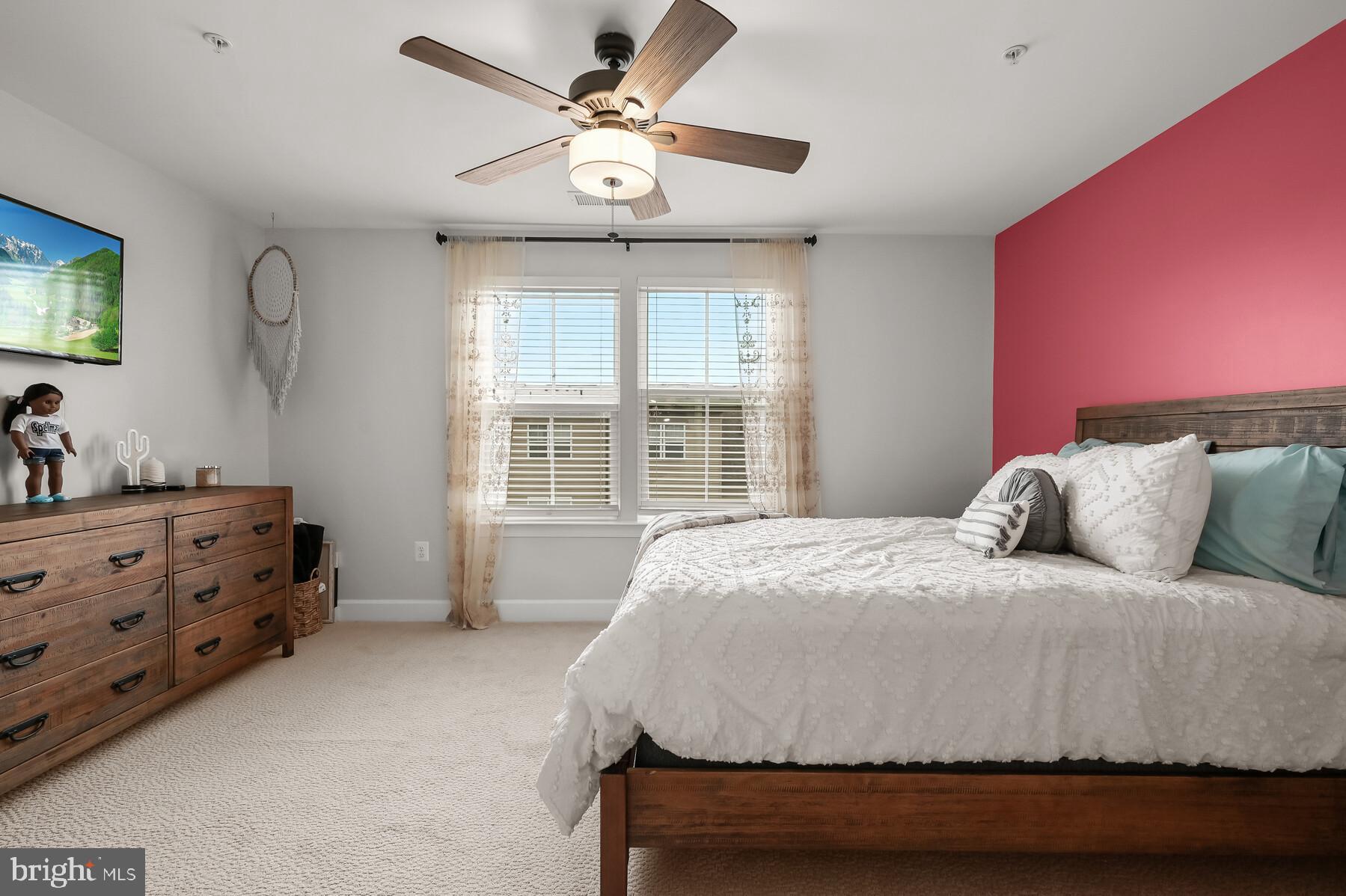 Listing images