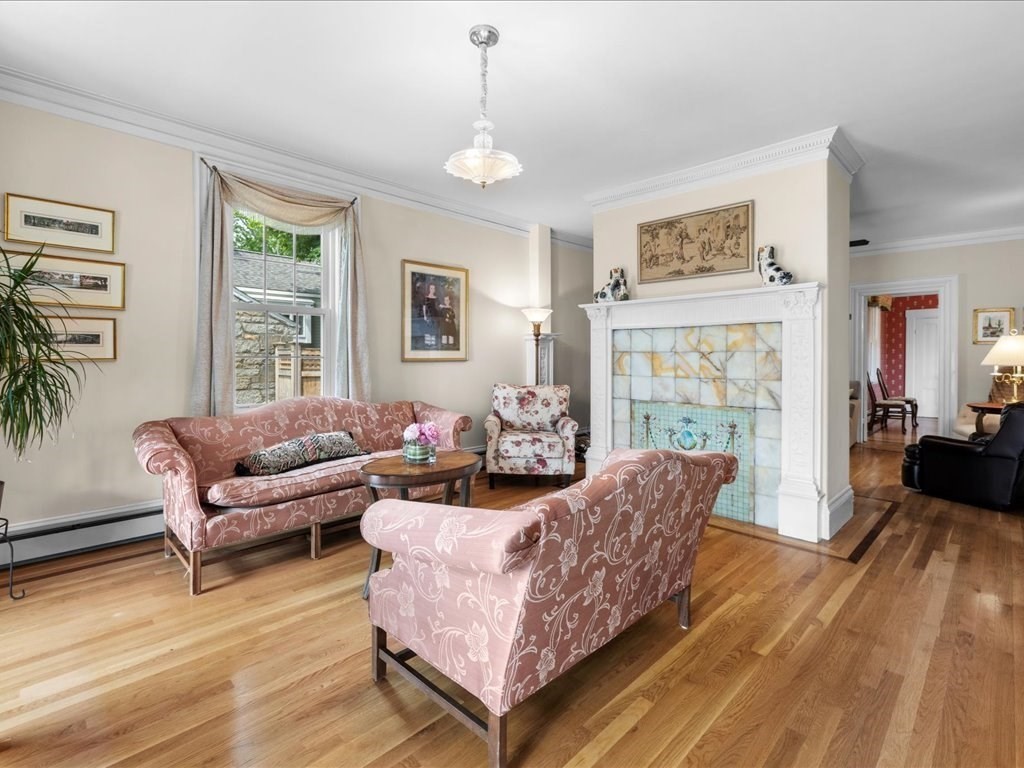 Listing images