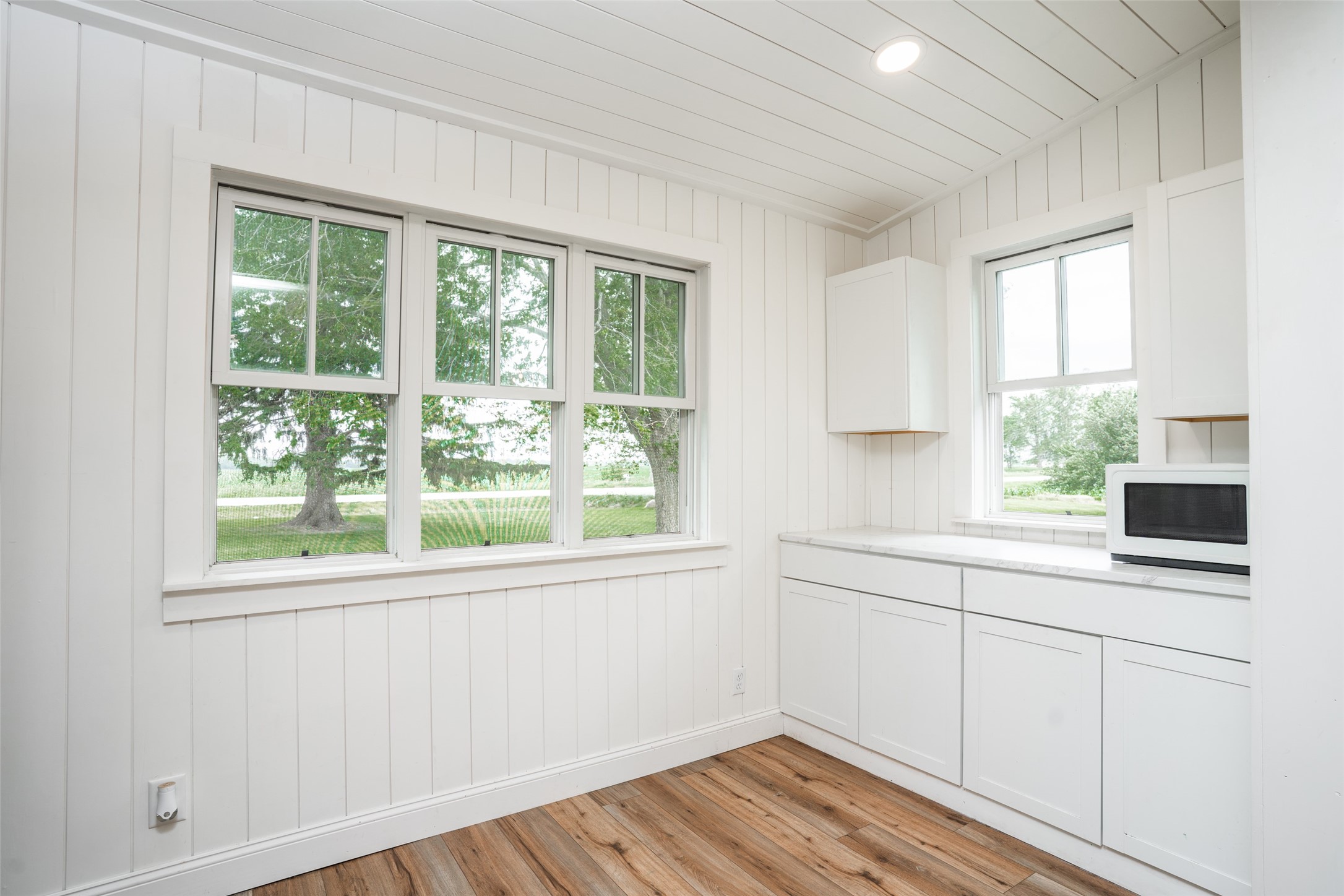 Listing images