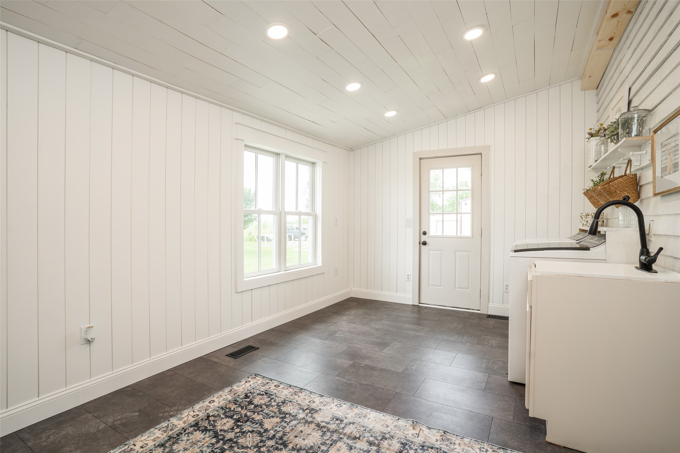 Listing images