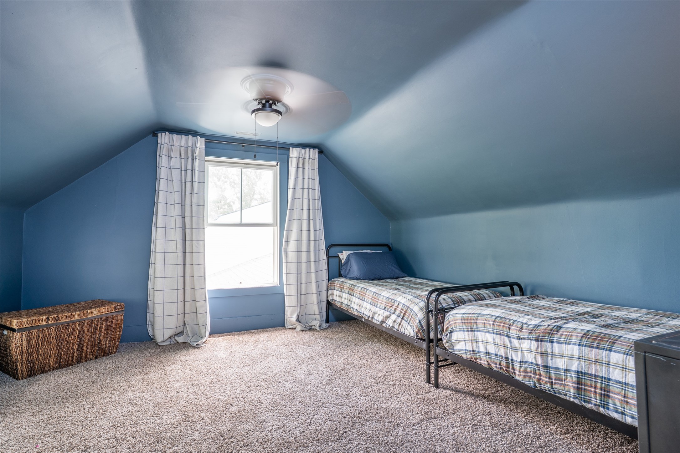 Listing images