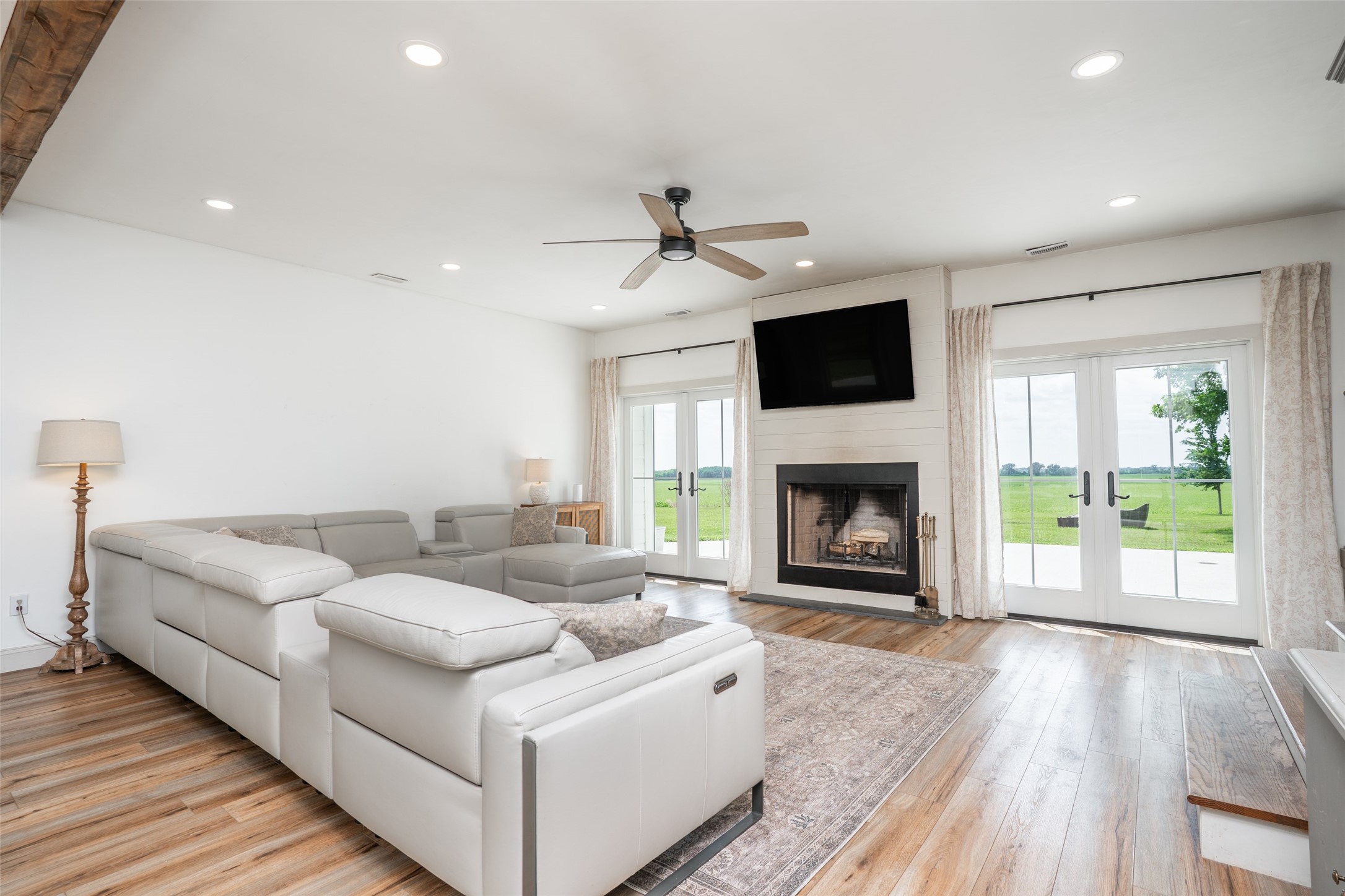 Listing images
