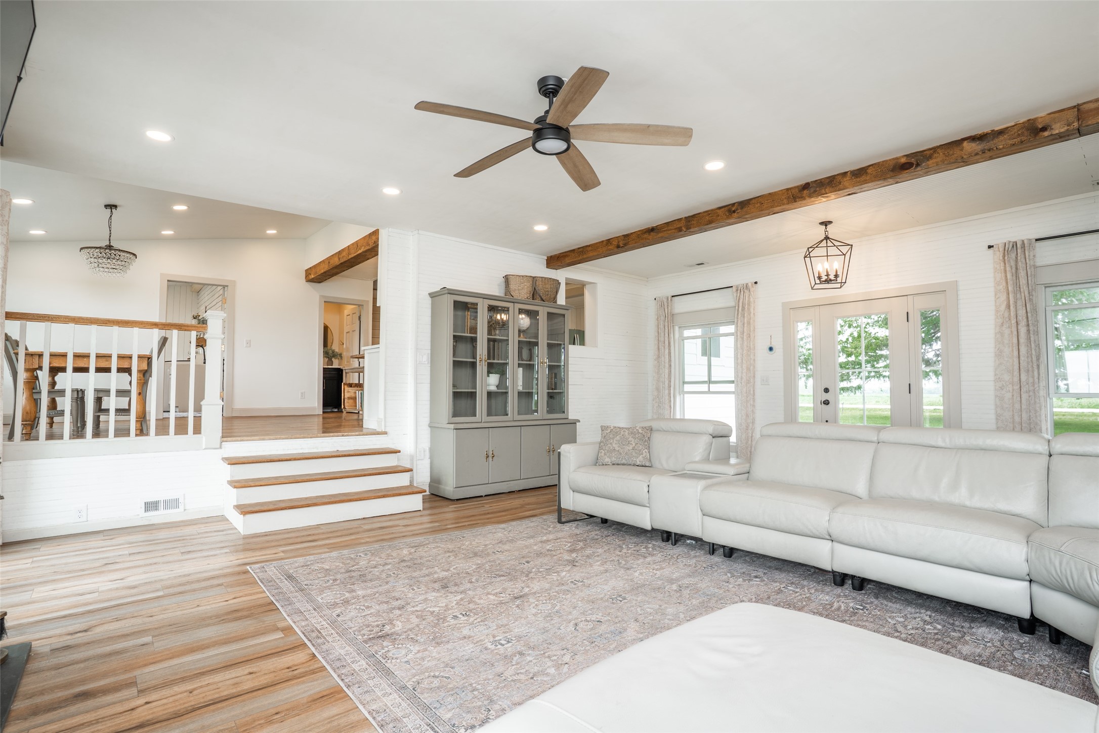 Listing images