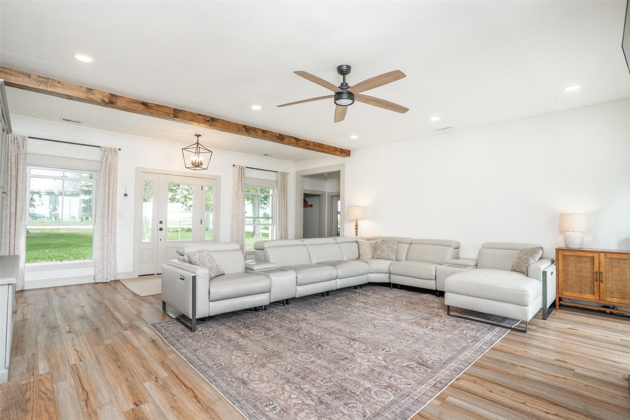 Listing images