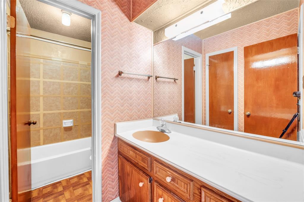 Listing images