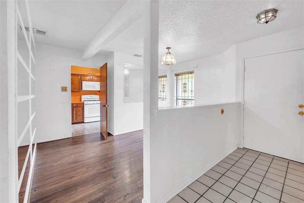 Listing images