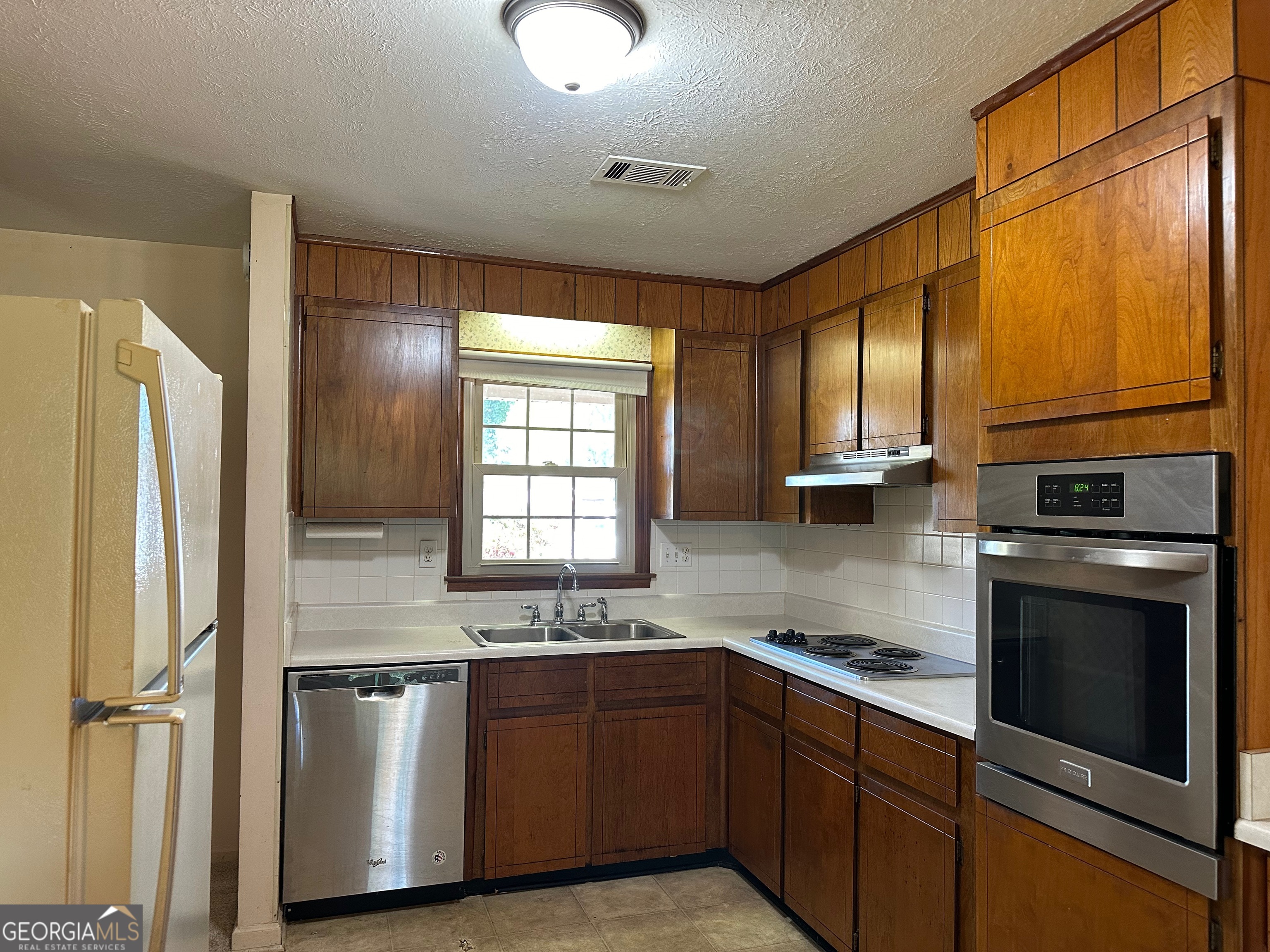 Listing images