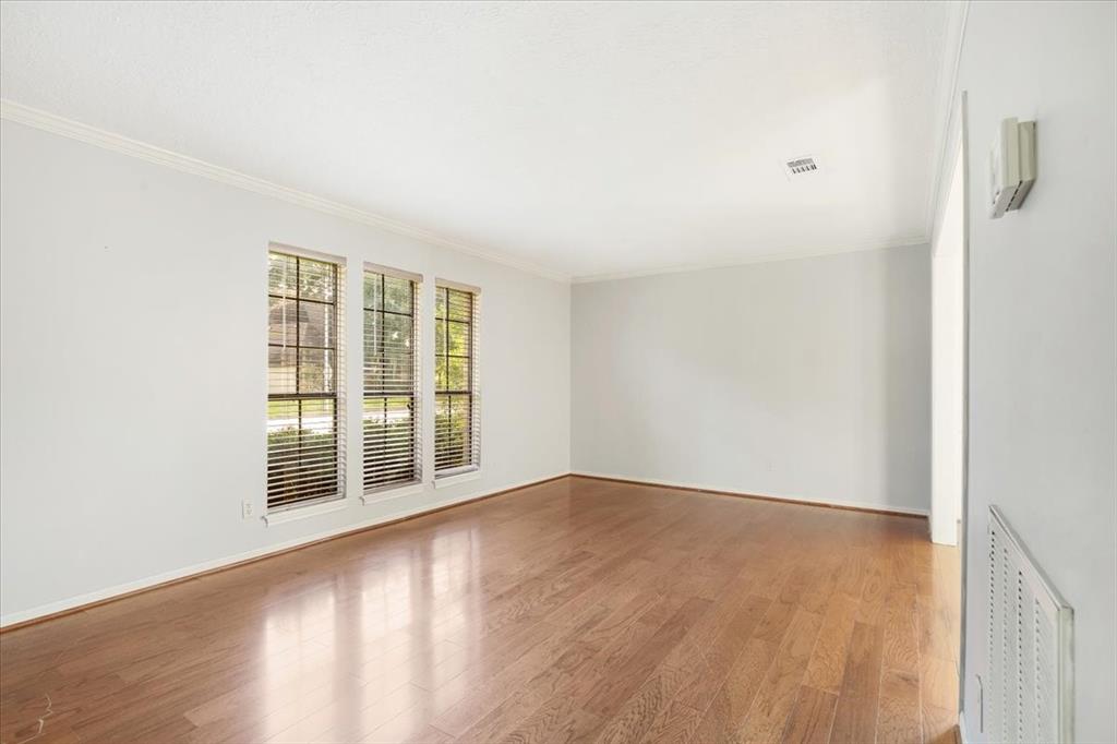 Listing images
