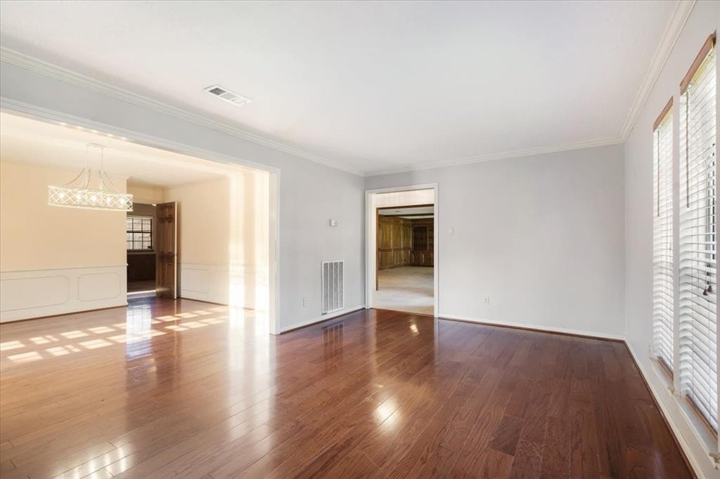 Listing images