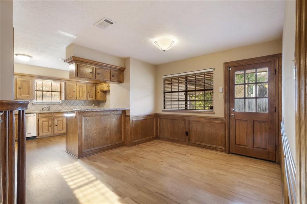 Listing images