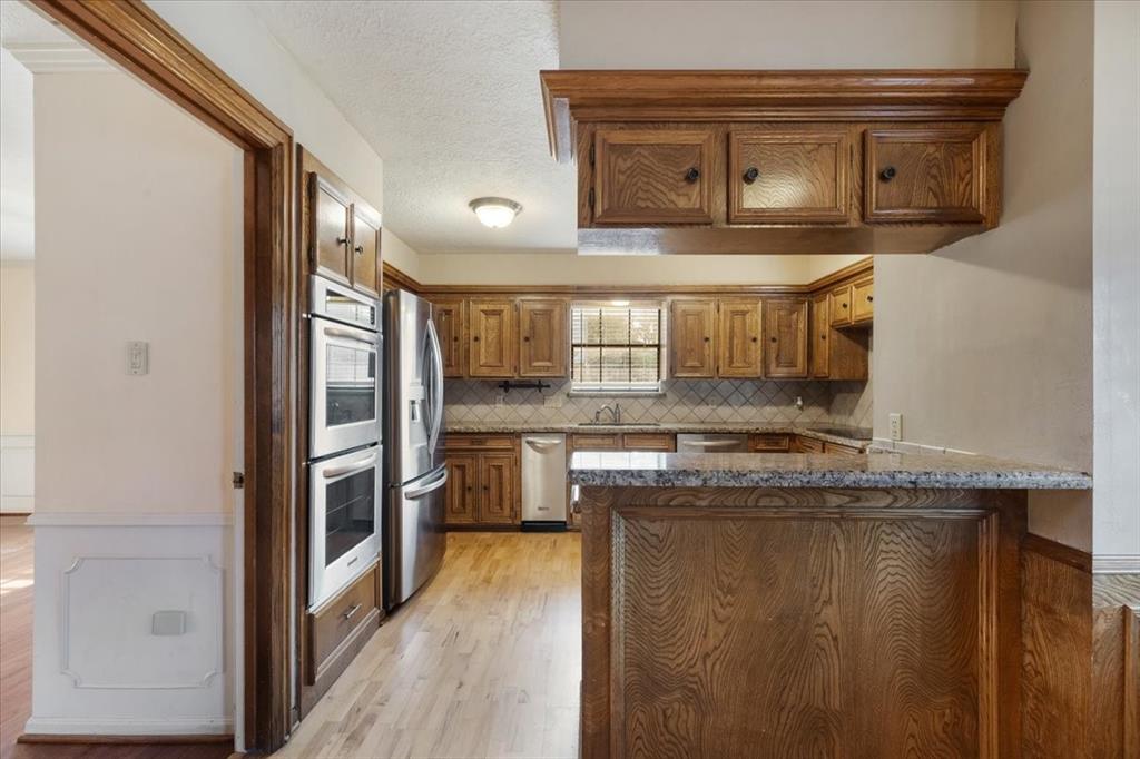 Listing images