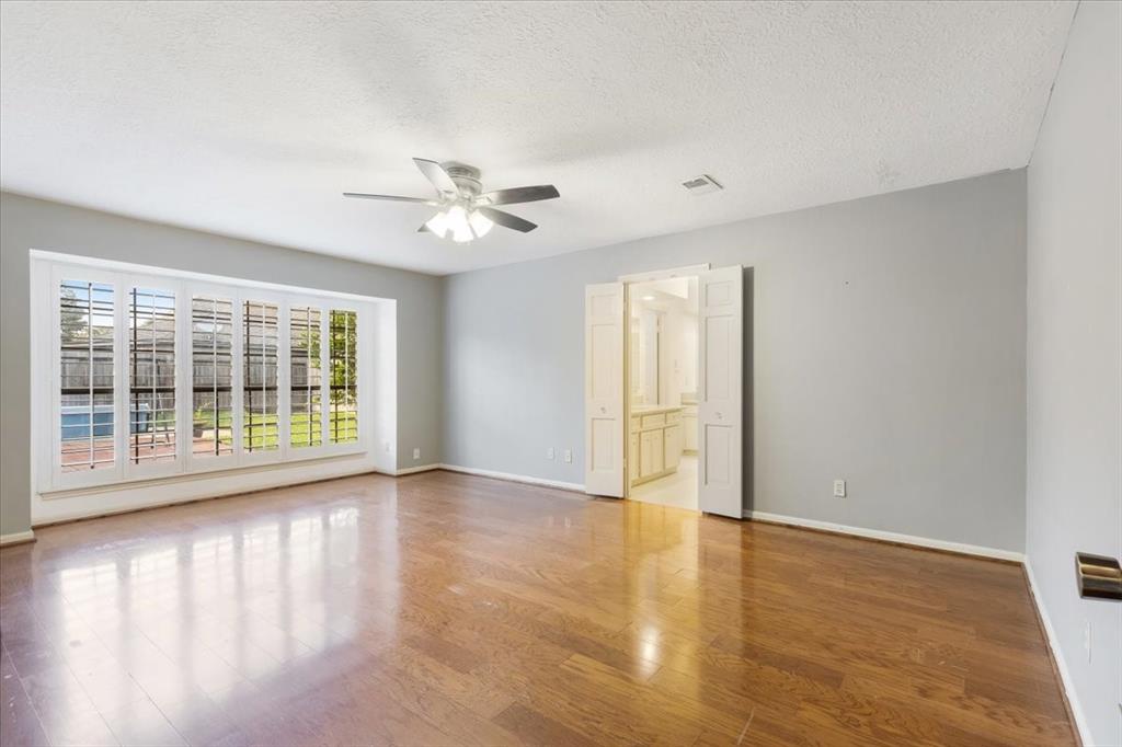 Listing images