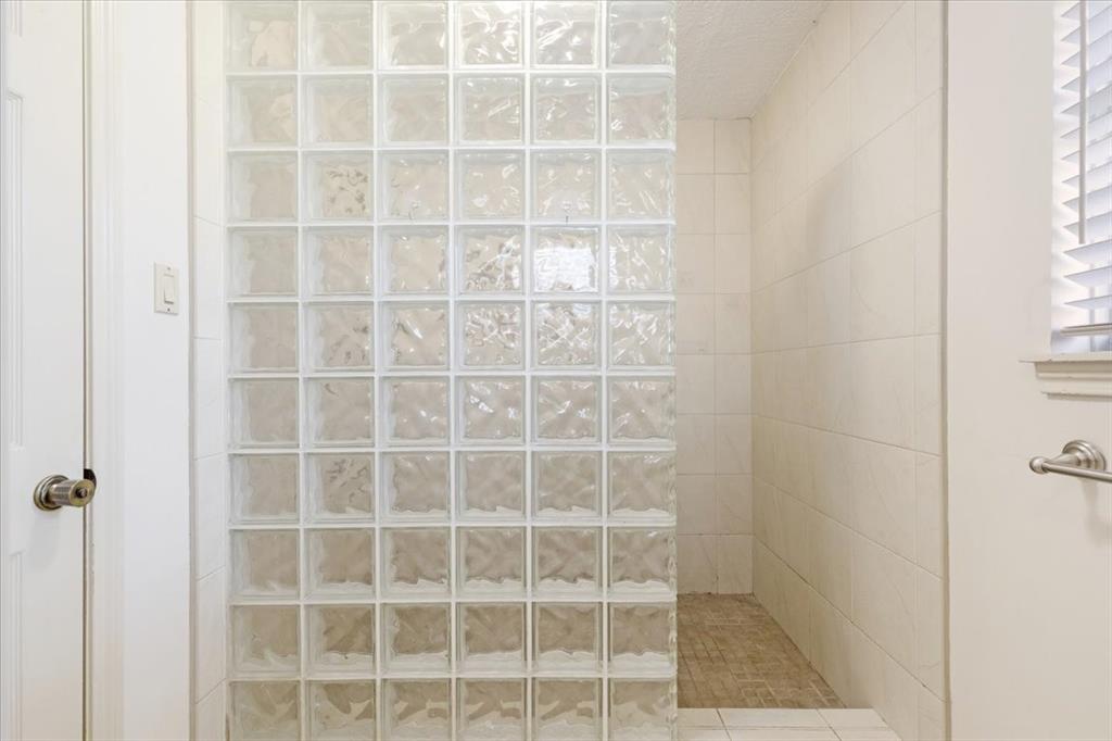 Listing images