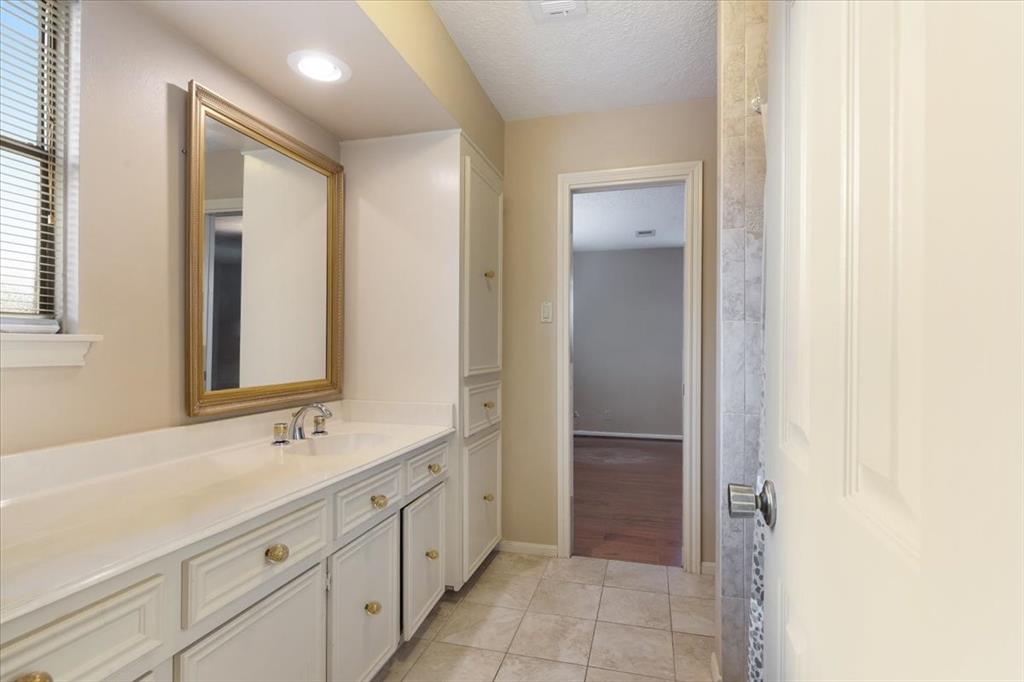 Listing images