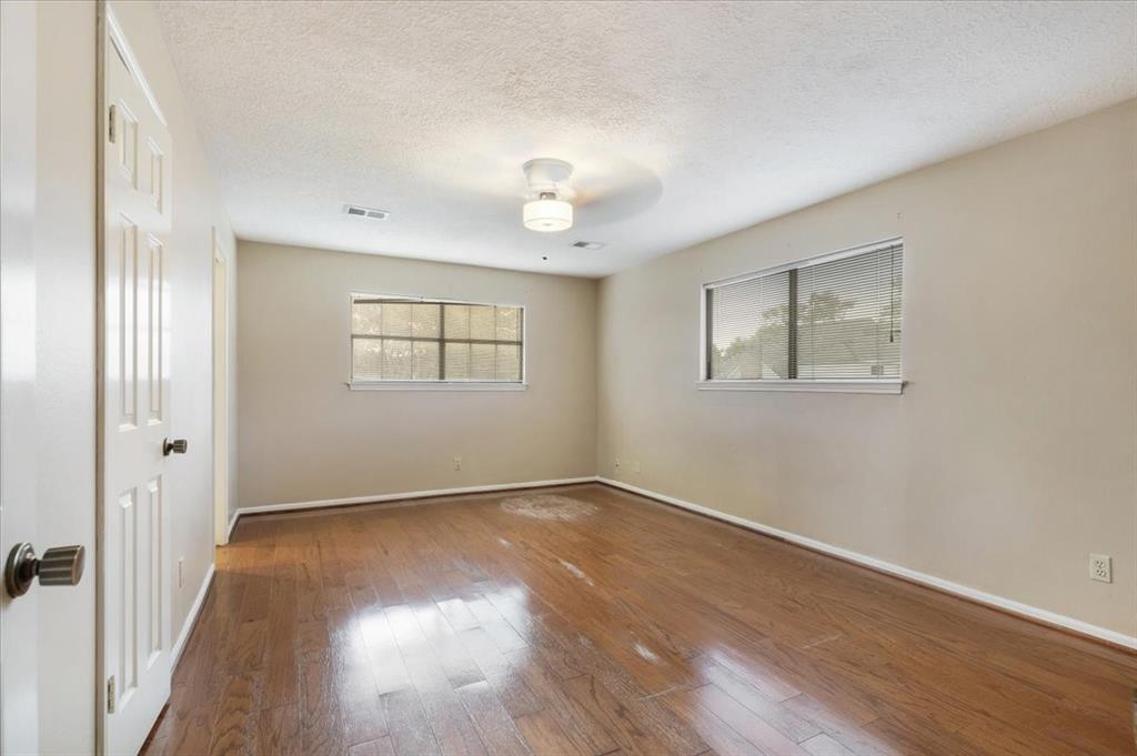 Listing images