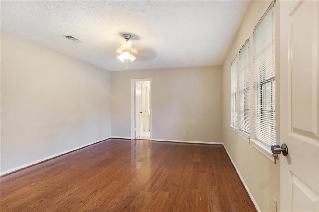 Listing images