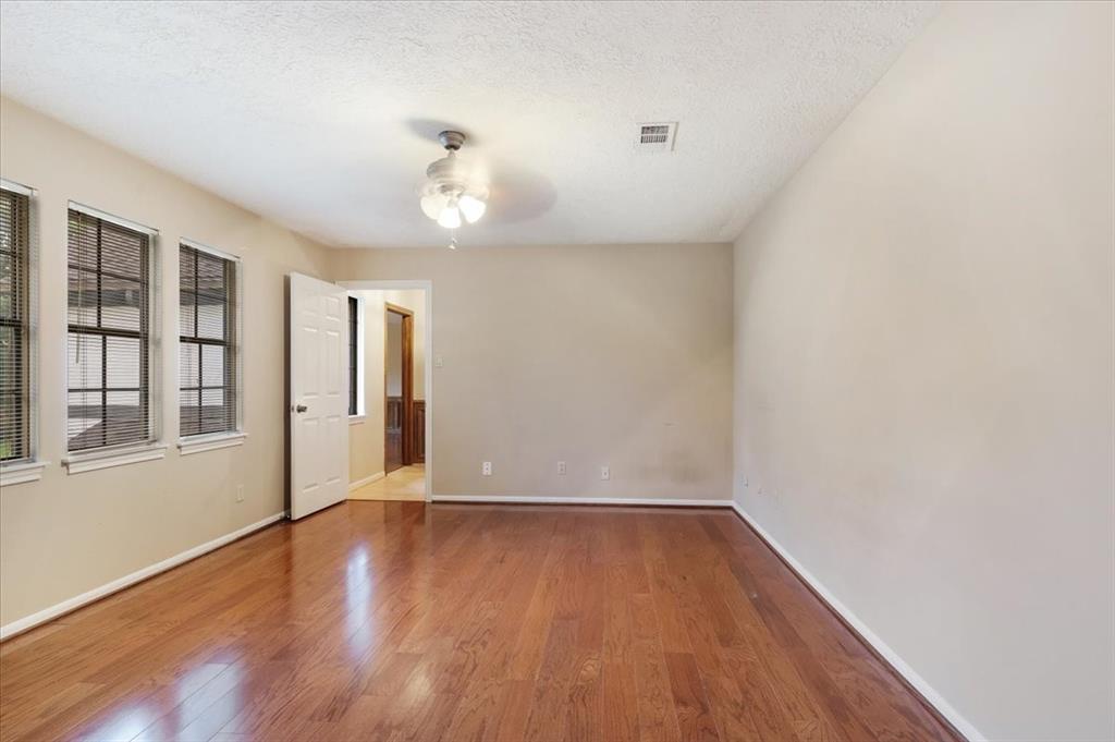 Listing images