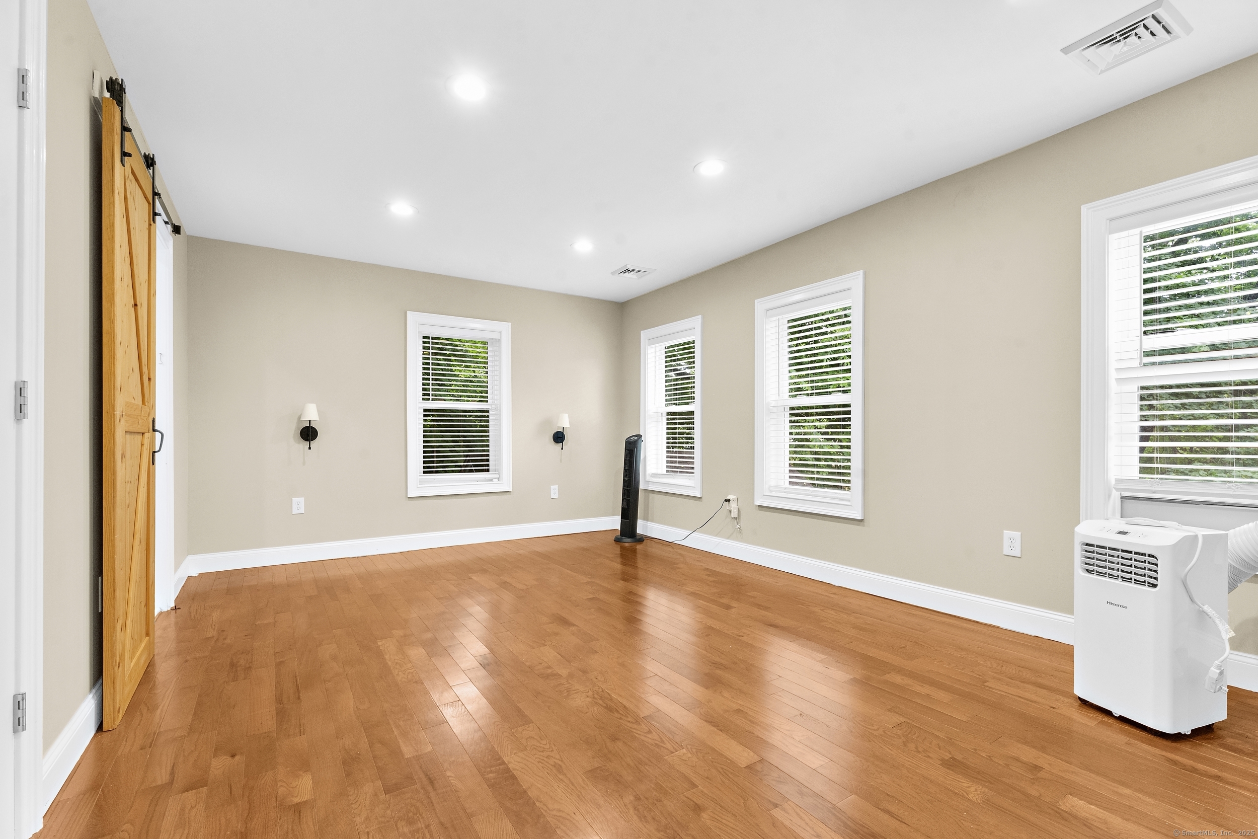 Listing images