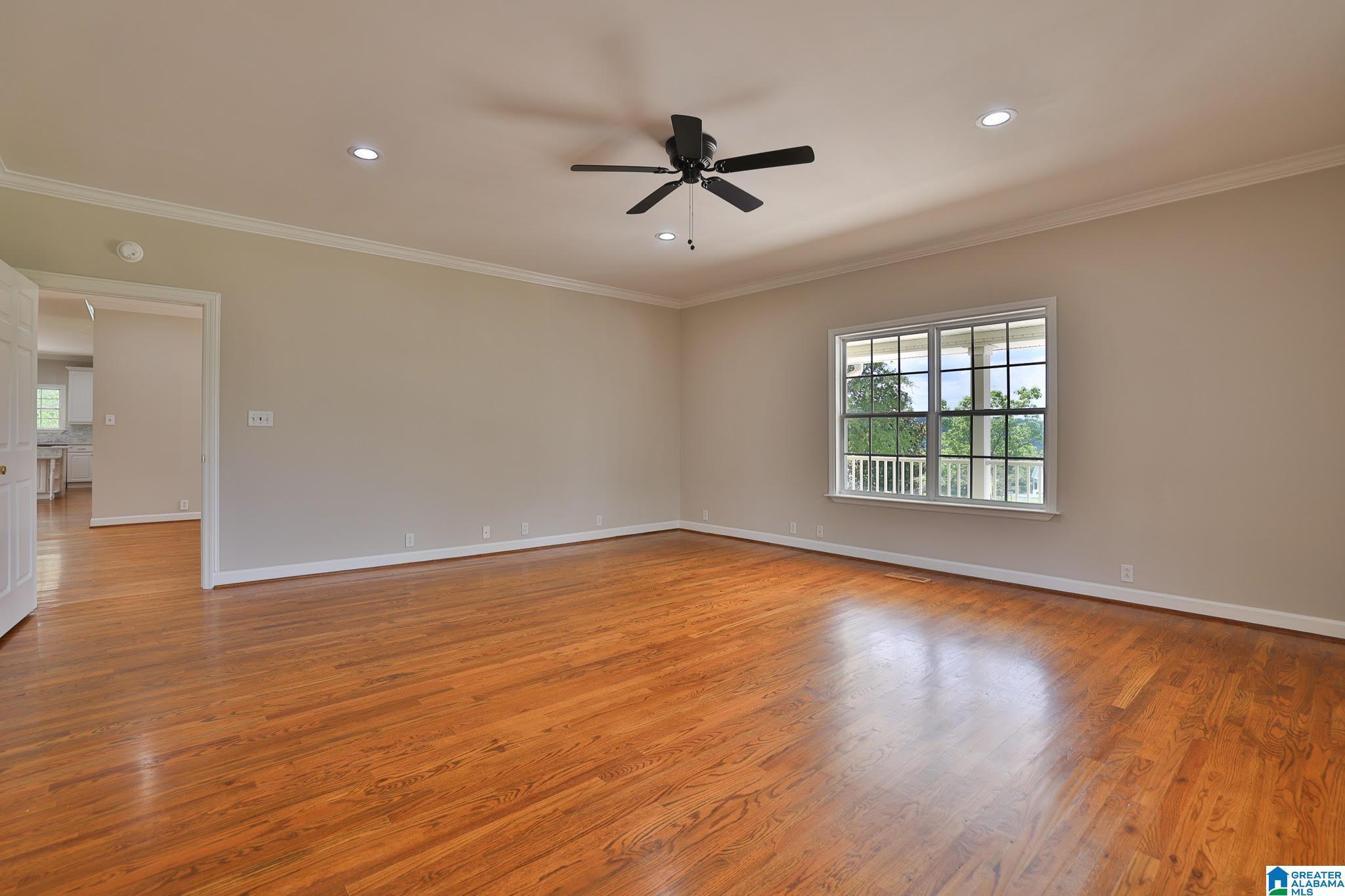Listing images