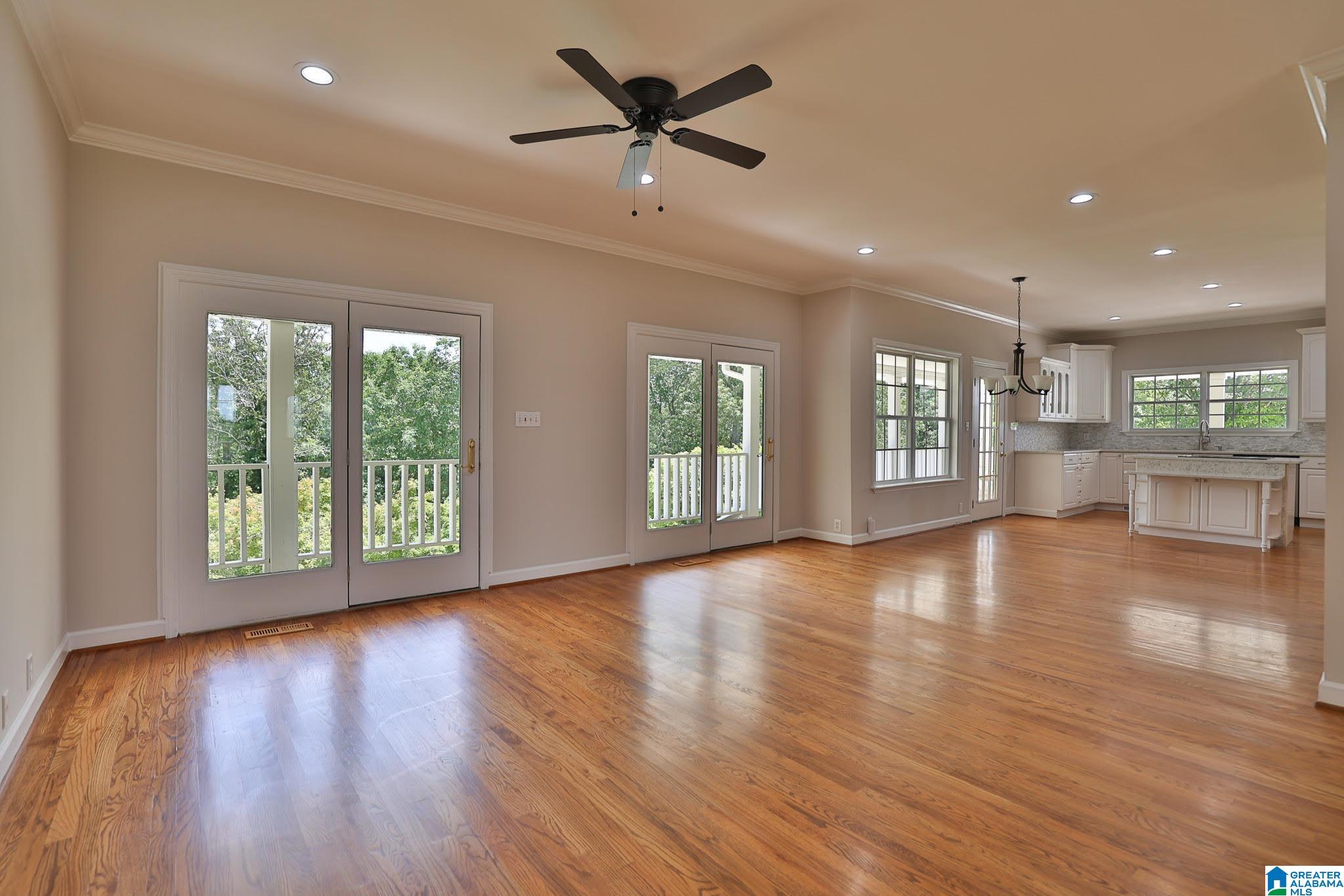 Listing images