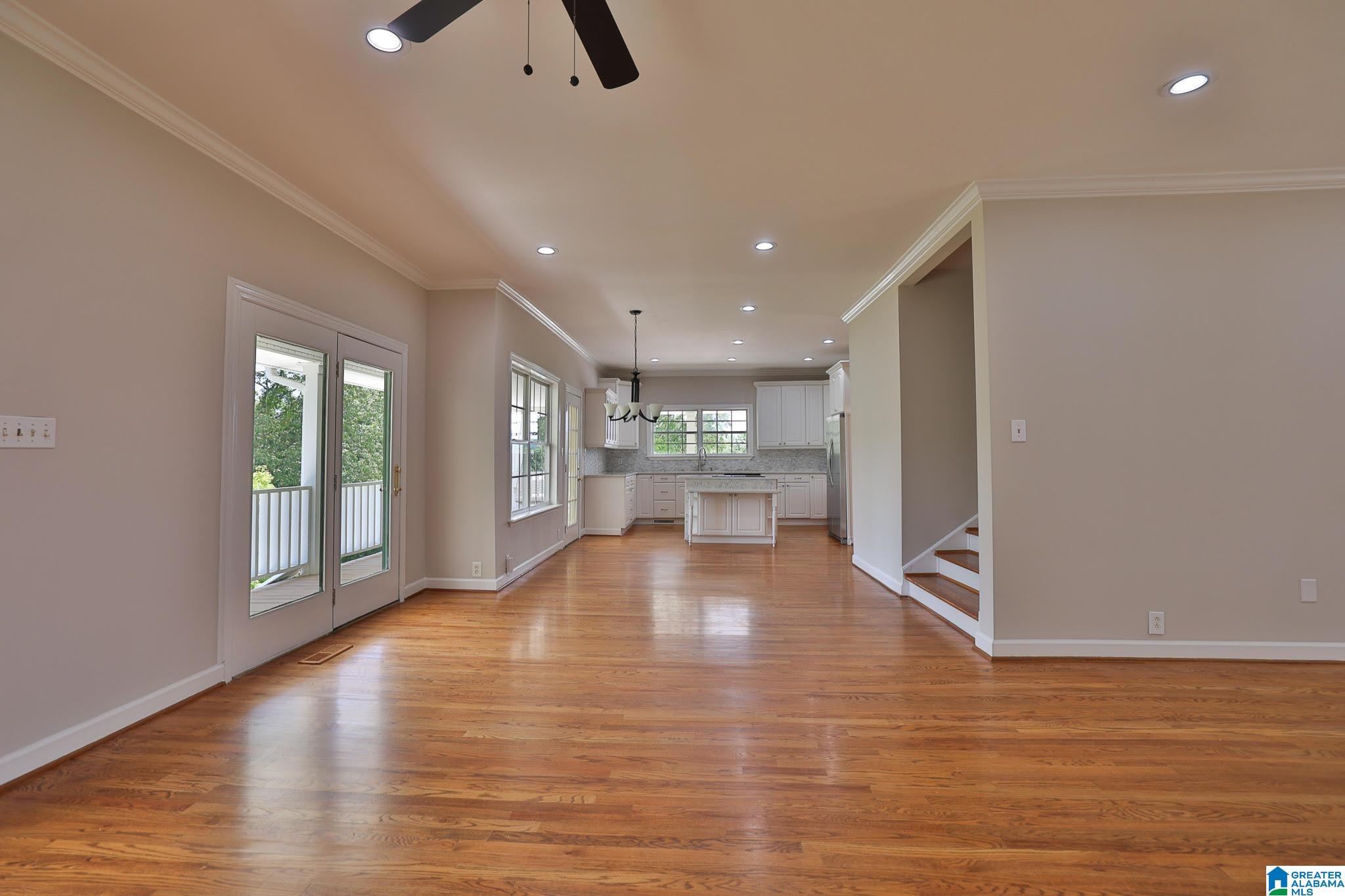 Listing images