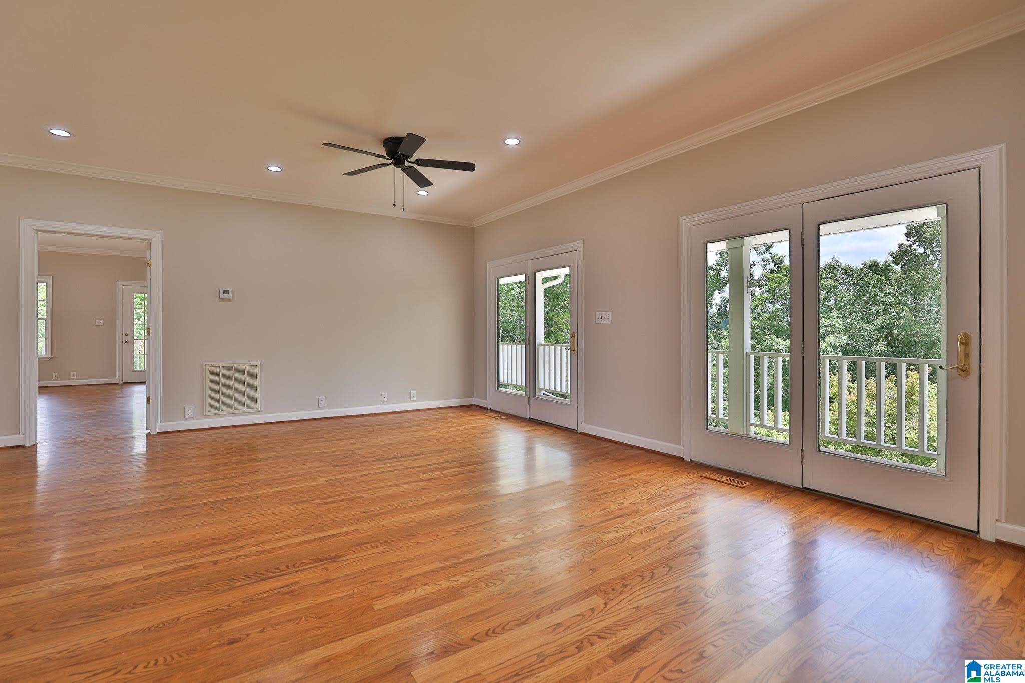 Listing images