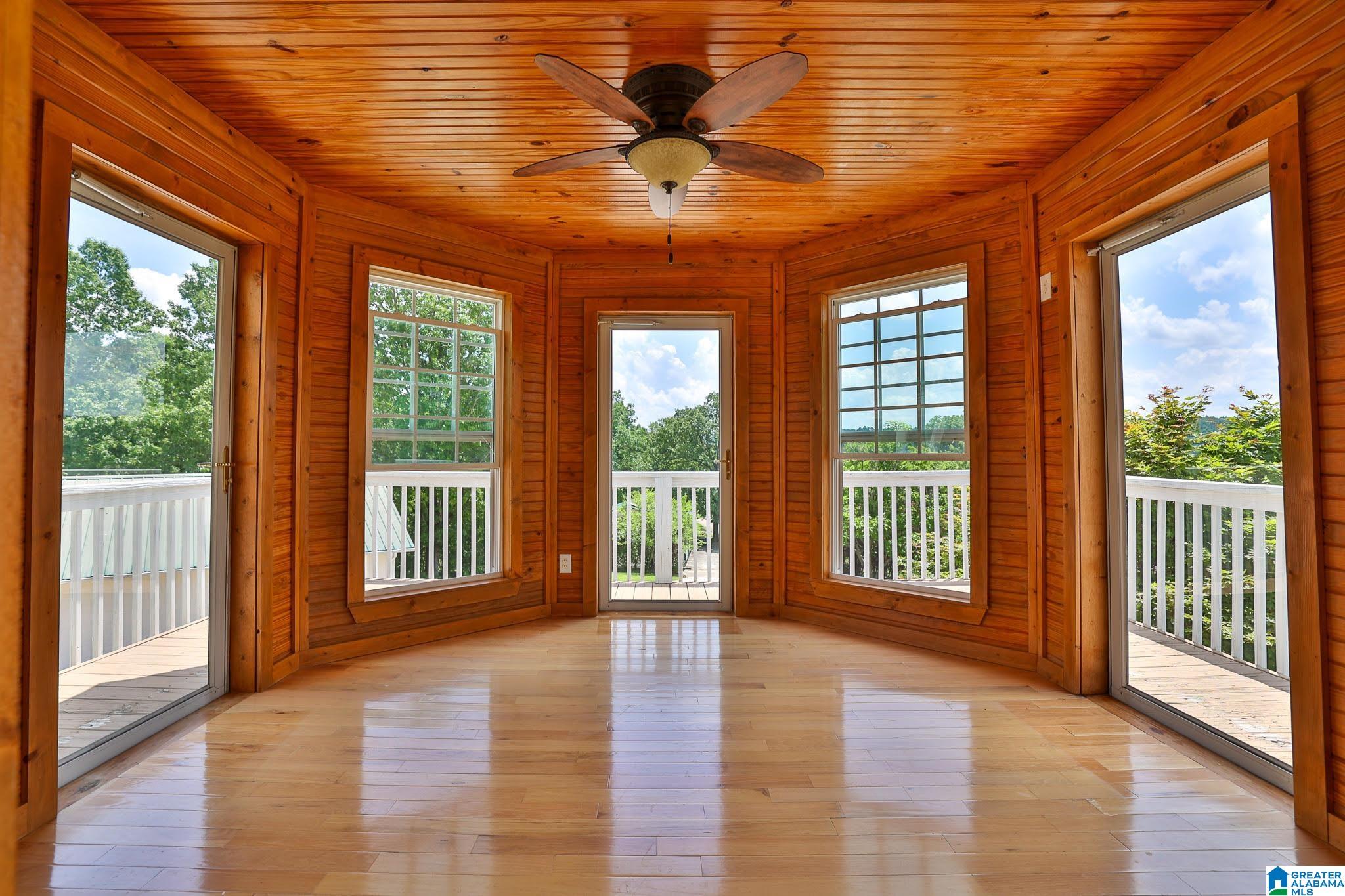 Listing images