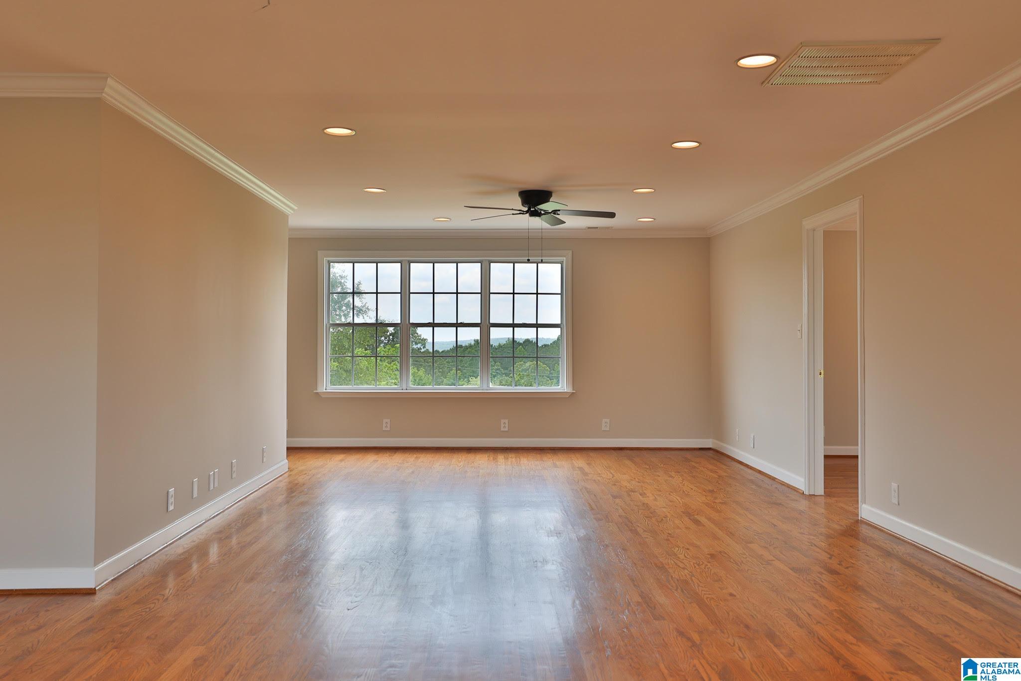 Listing images
