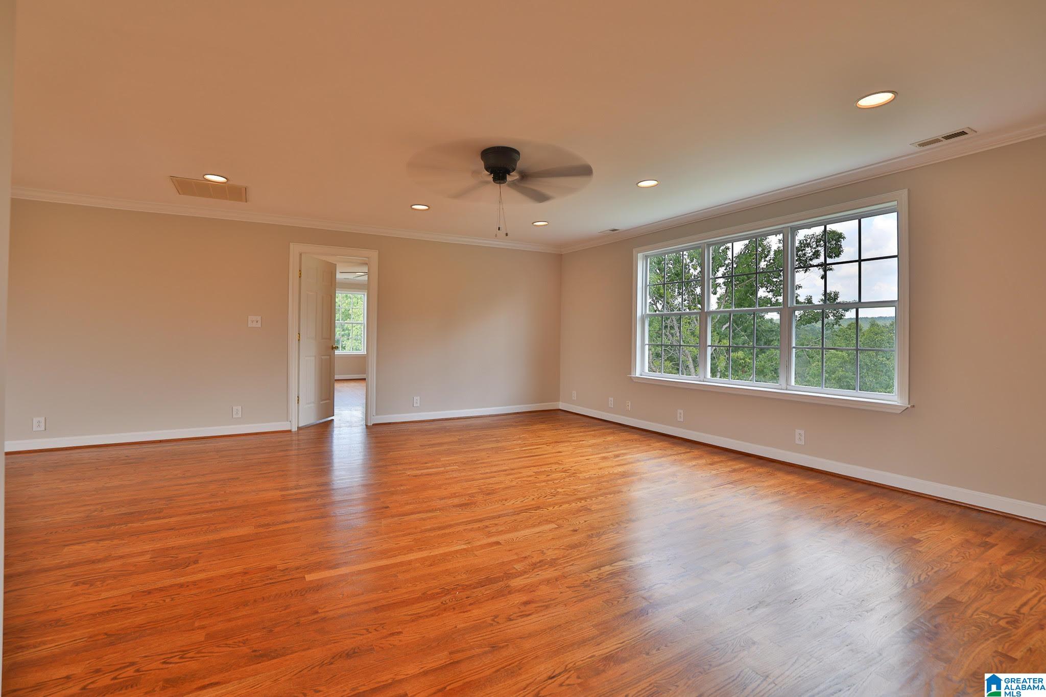Listing images