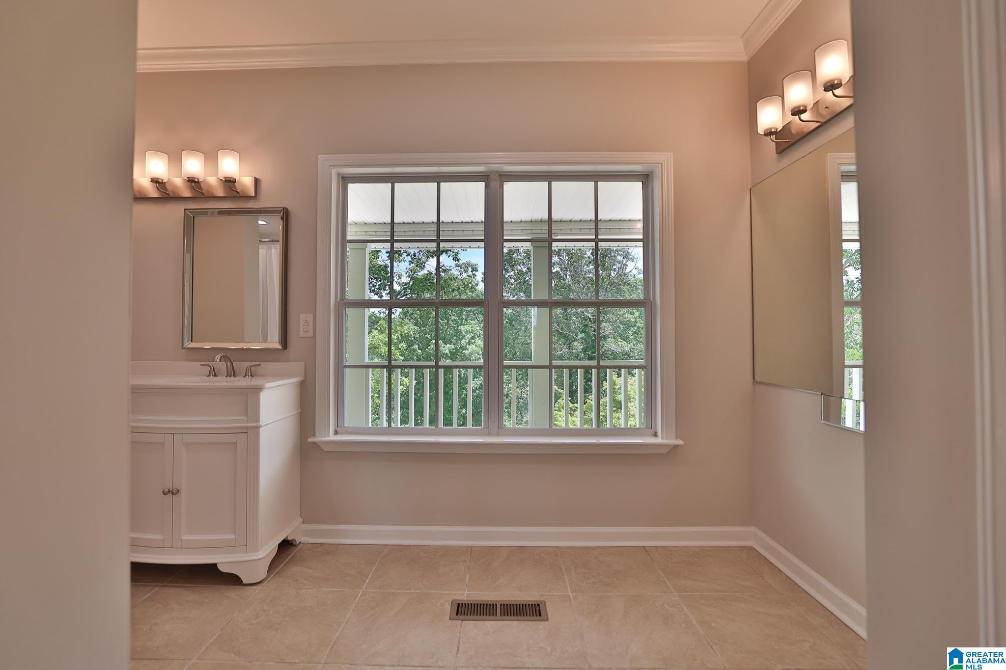 Listing images