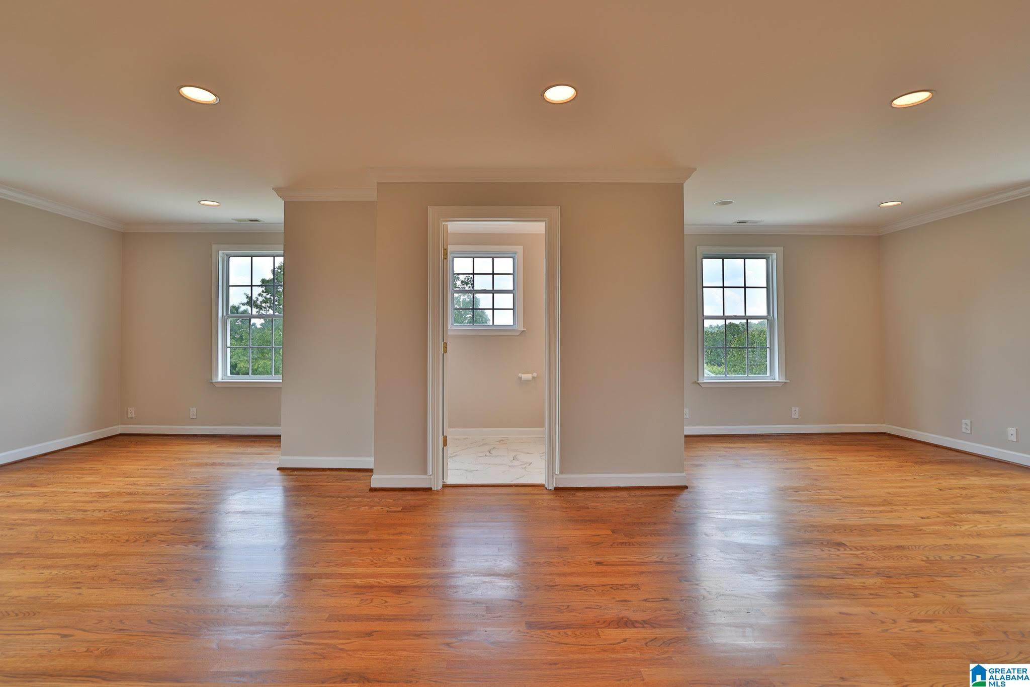 Listing images