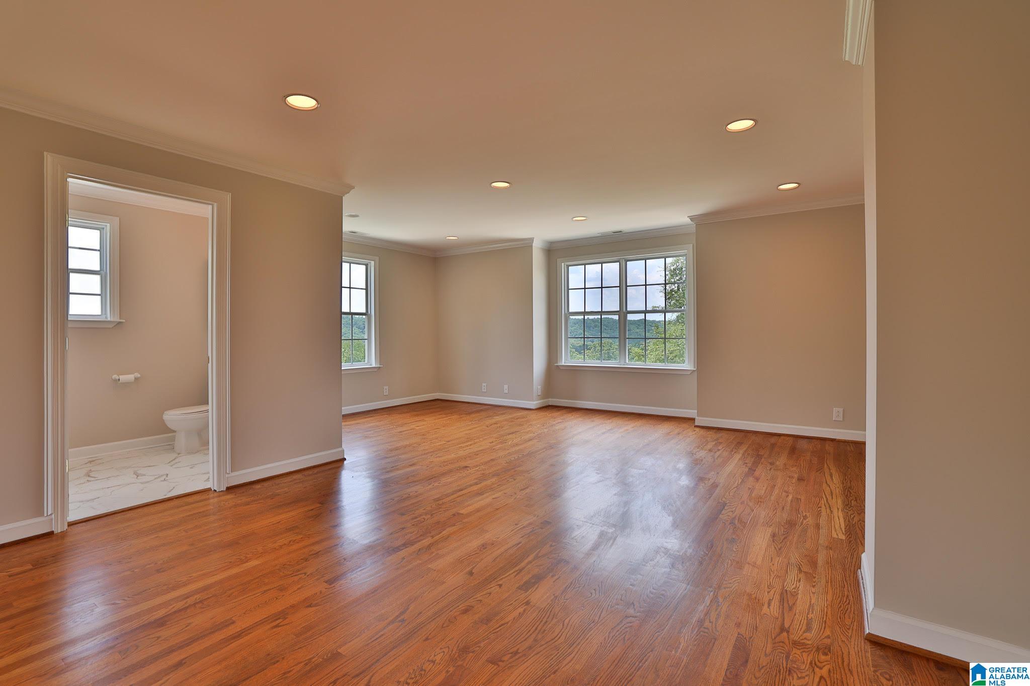 Listing images