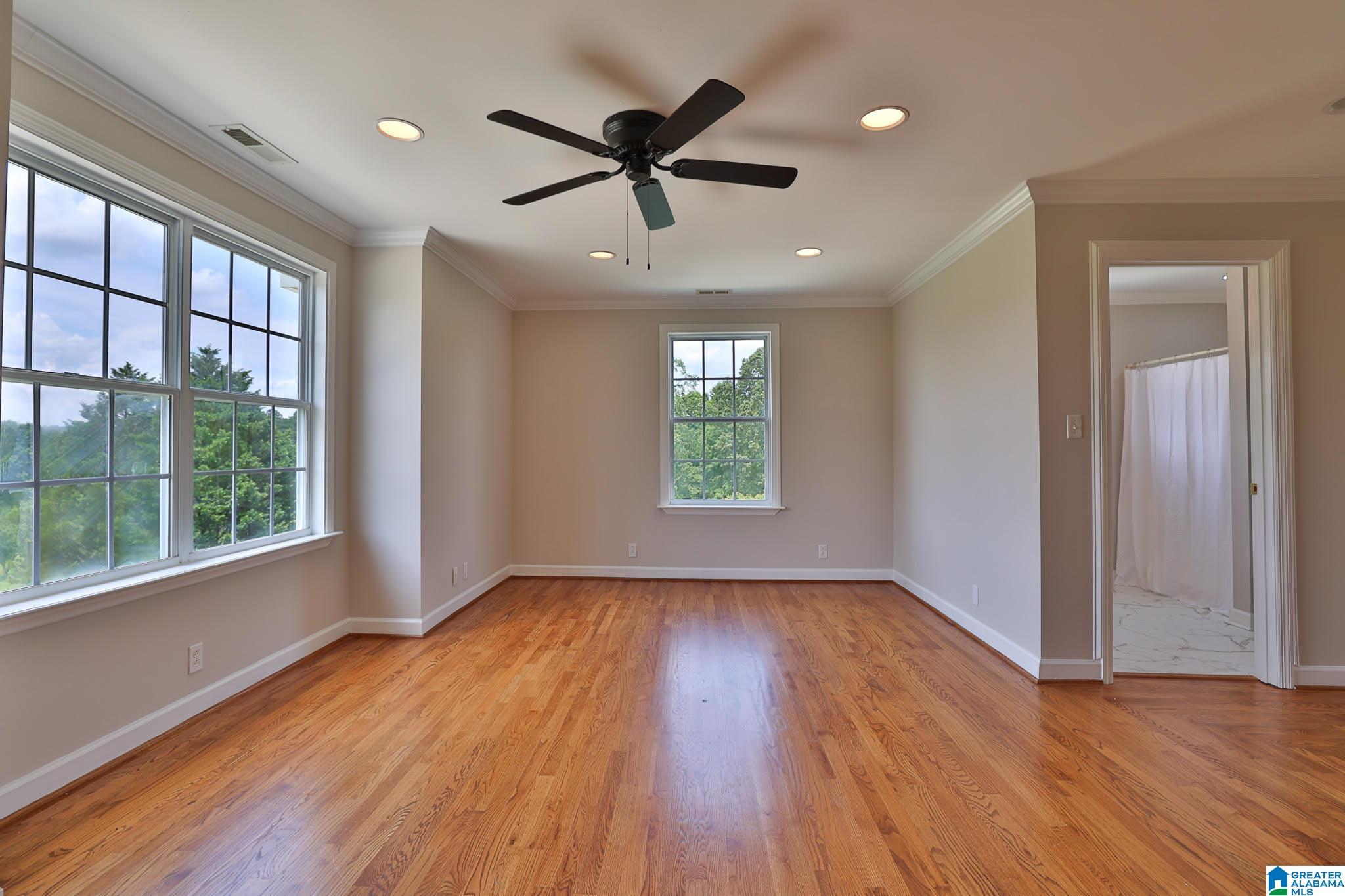 Listing images