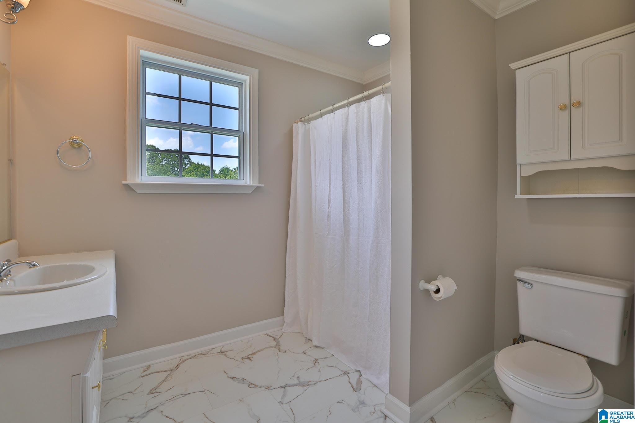 Listing images
