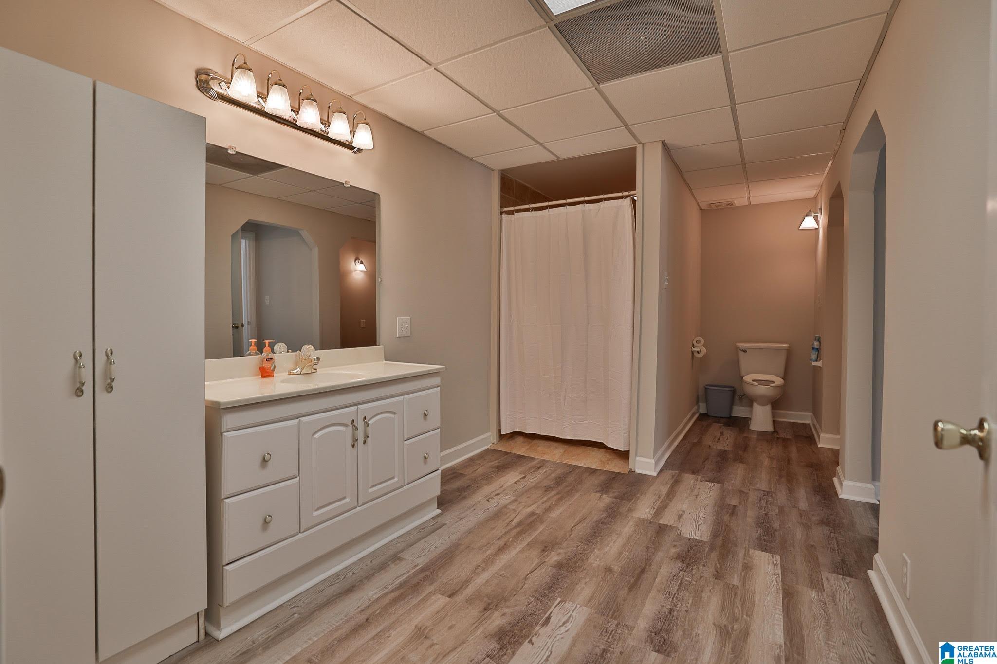 Listing images