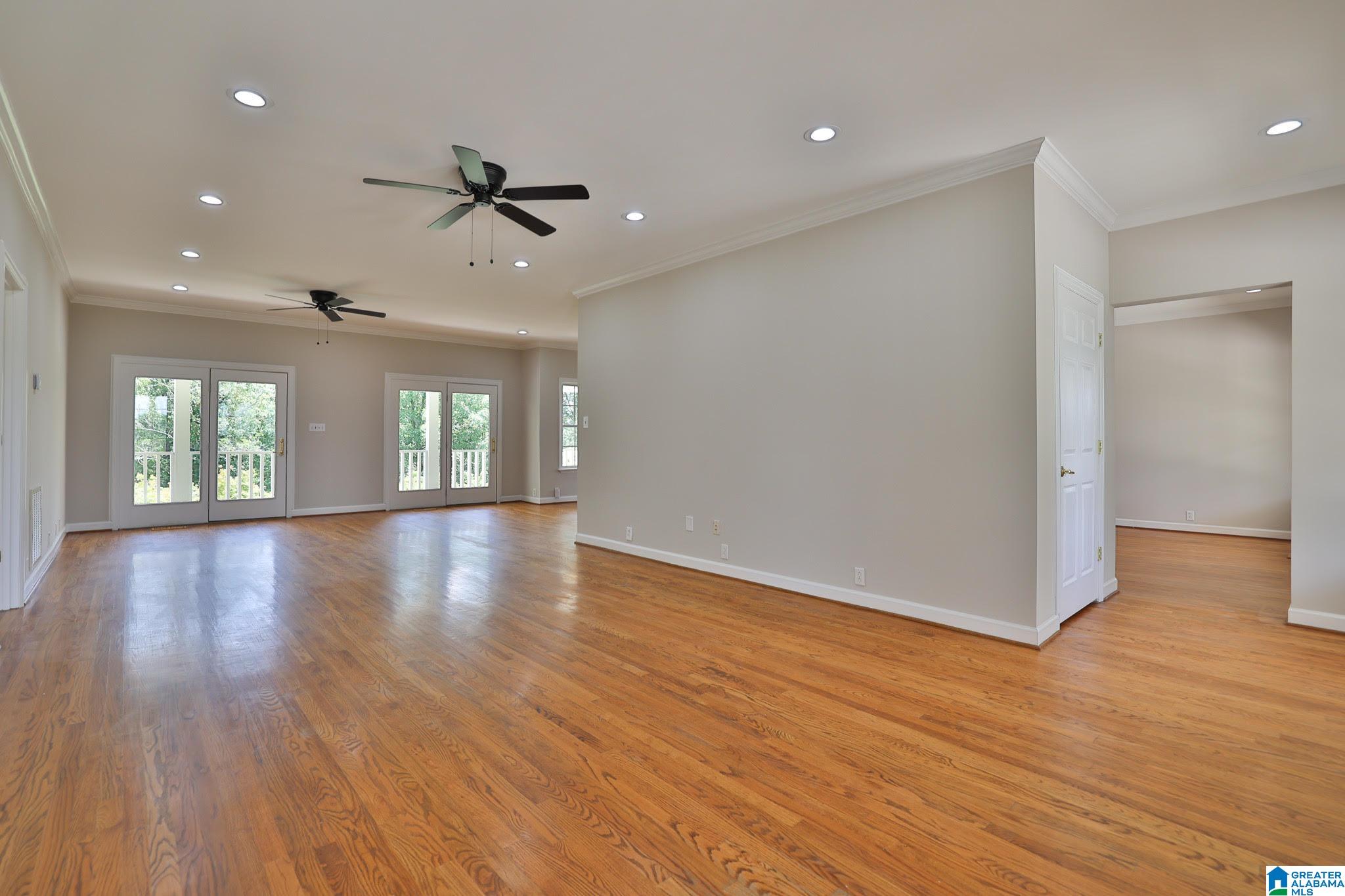 Listing images