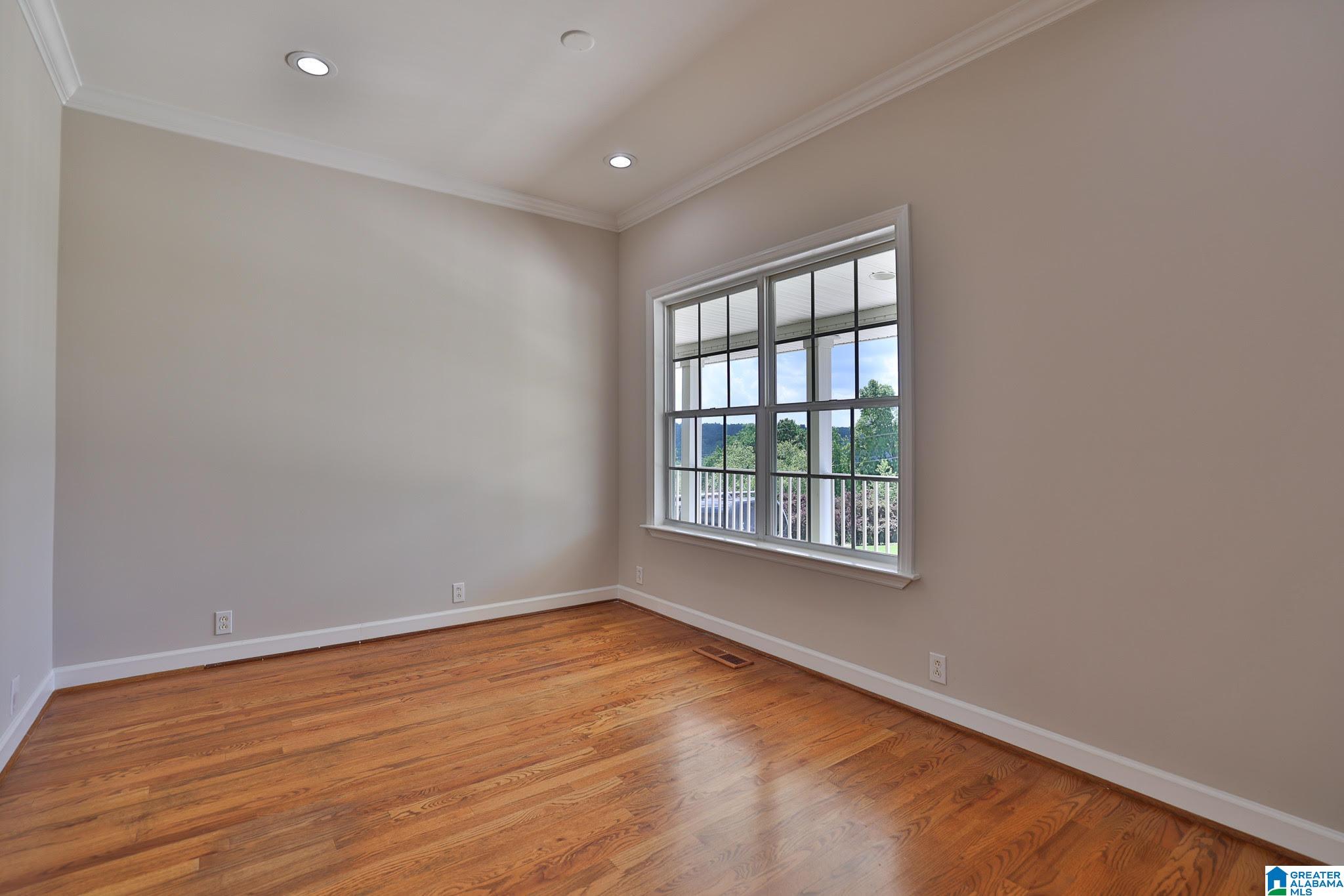 Listing images