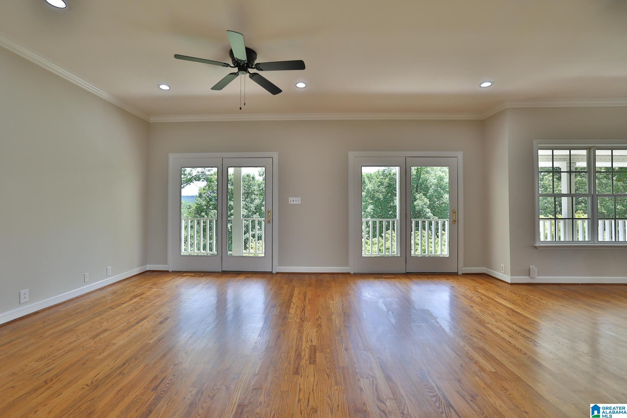 Listing images