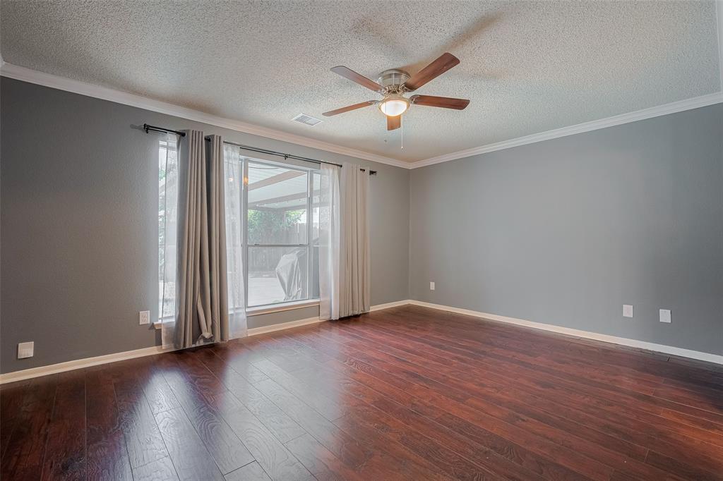 Listing images