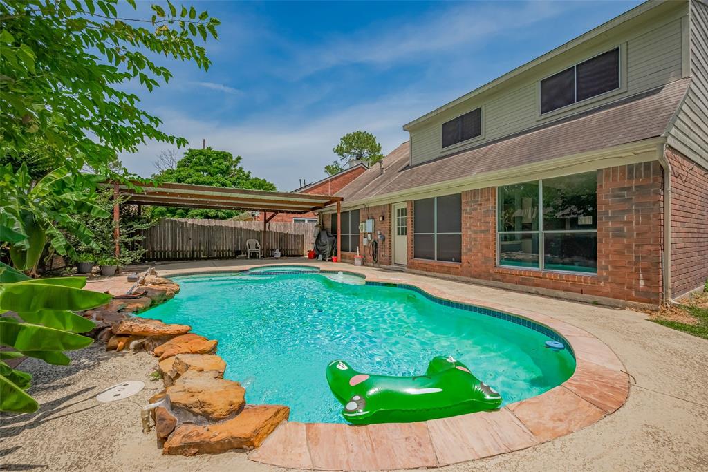 Listing images